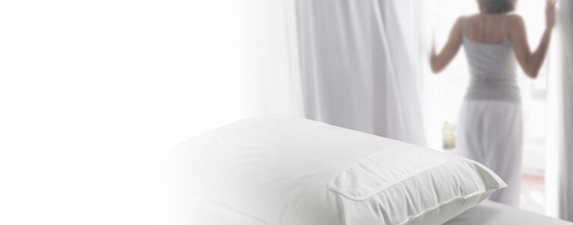 Raikas sänky ja makuuhuone, paremman nukkumisen puolesta.