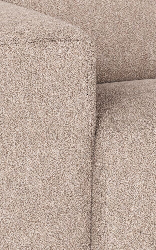Lähikuvassa Willard-kulmasohvan vaaleanbeigeä Alice 01 -kangasta.