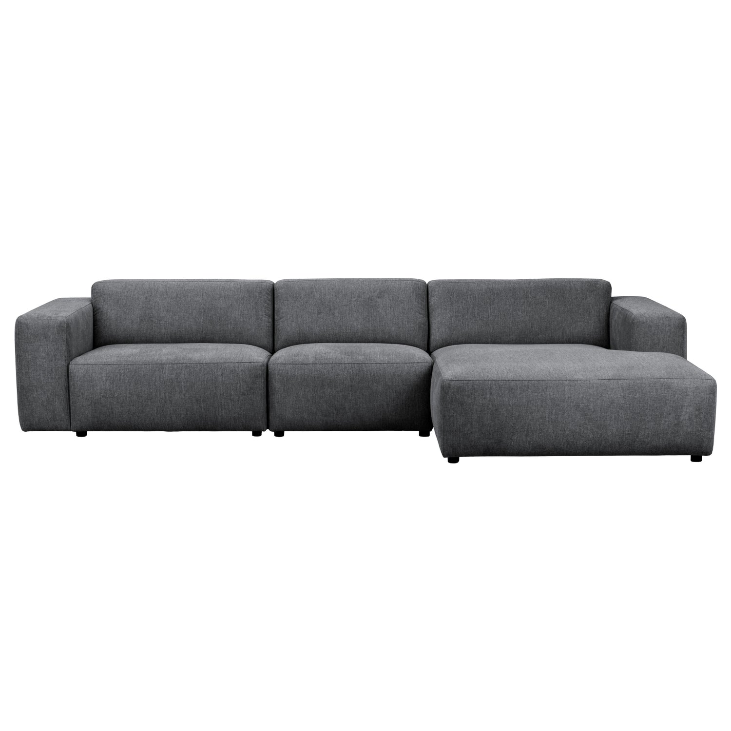 Neljän istuttava Willard-divaanisohva tummanharmaalla Brenda (#12)-kankaalla. Divaani oikealla.