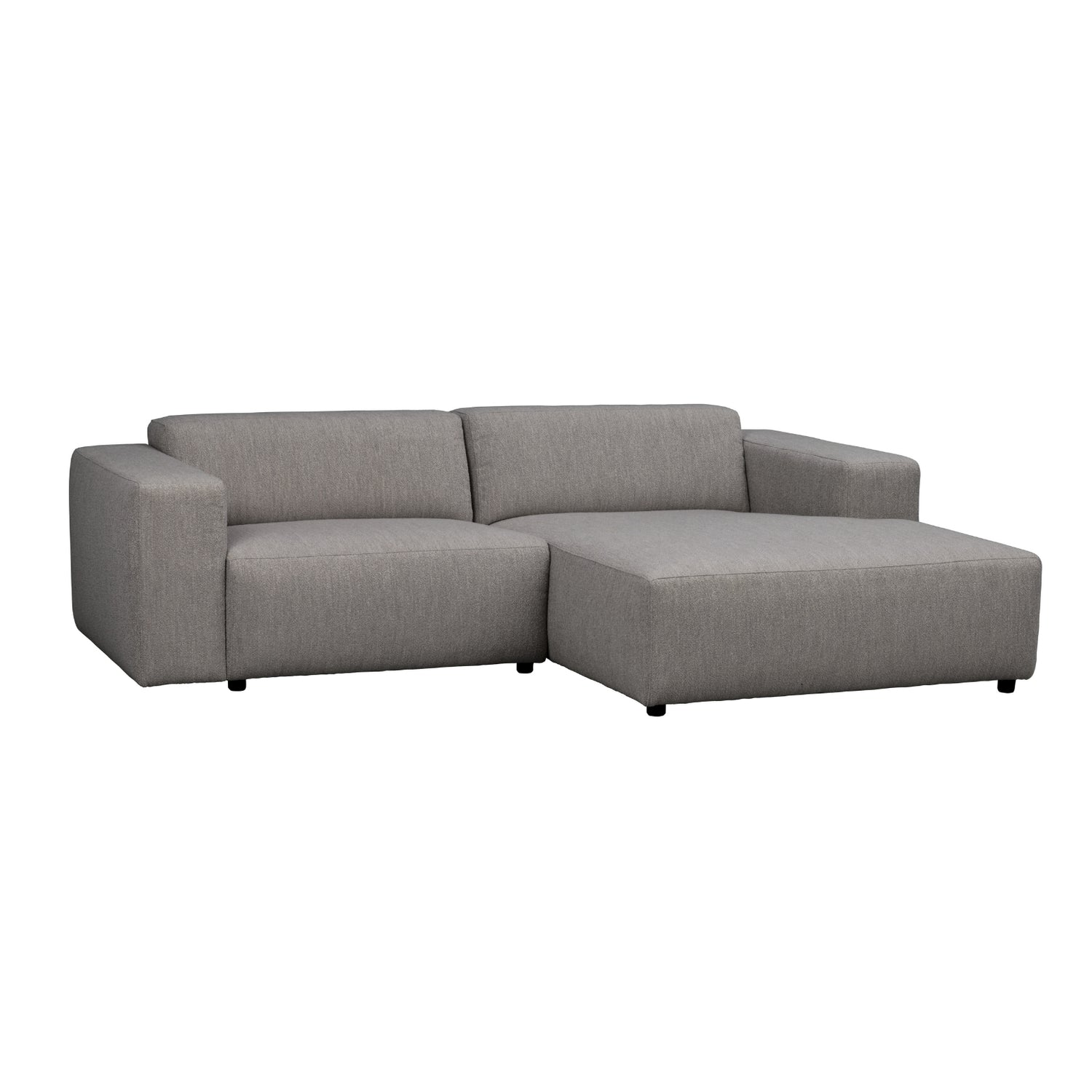 Kolmen istuttava Willard-divaanisohva harmaalla Alice(#149)-kankaalla. Divaani oikealla.