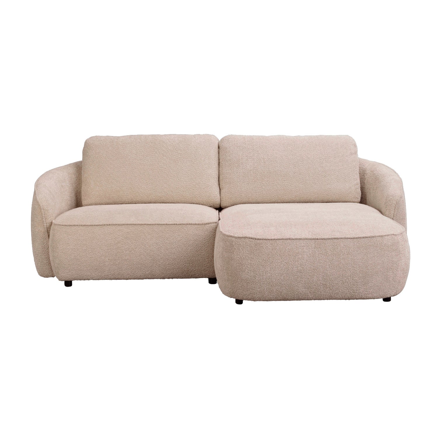 Vaalean beige Norris-divaanisohva oikeanpuoleisella divaanilla. Sohva on verhoiltu Chenillen kaltaisella Anna 2-kankaalla ja sohvassa on mustat 5 cm korkeat jalat.