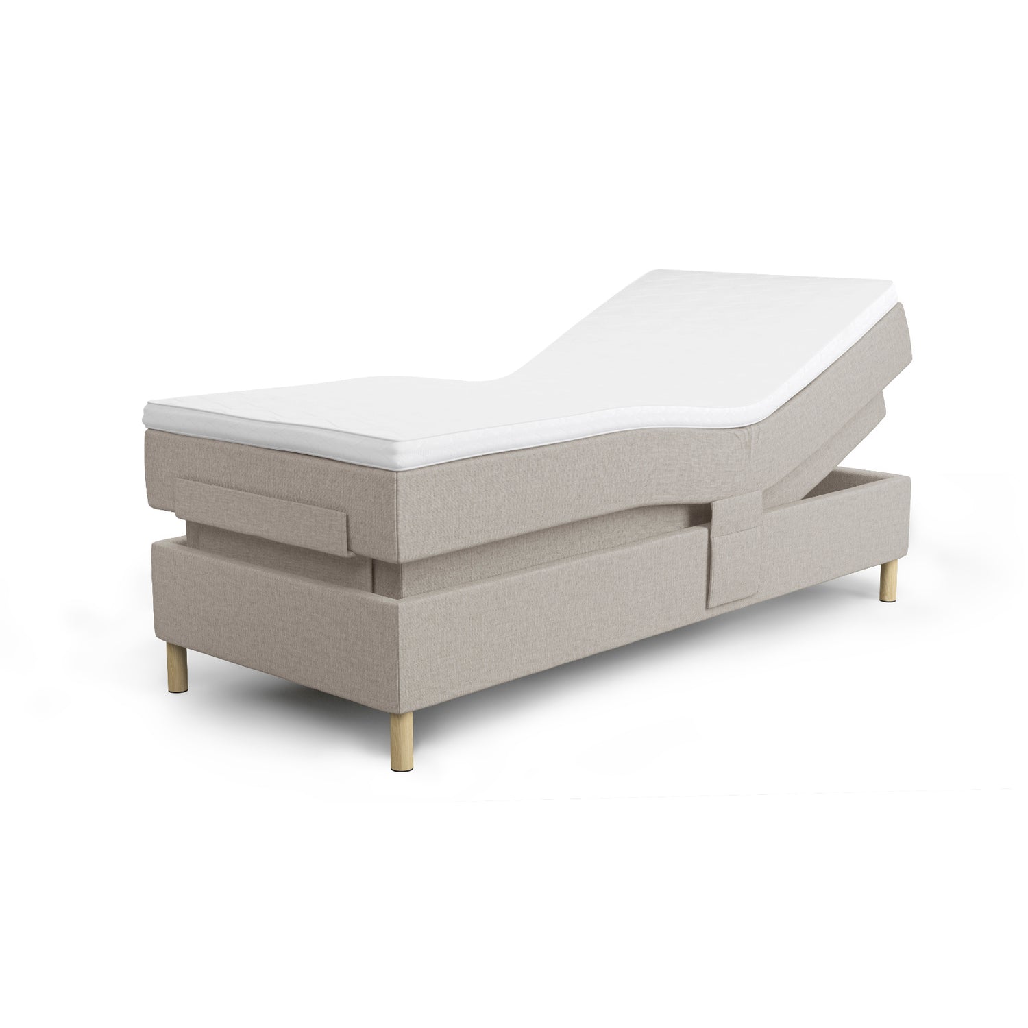 Jensen Opal Limited Edition -säätösänky beigellä verhoiluvärillä ja 14 cm korkeilla luonnonvärisillä puujaloilla. Sleep 1 -sijauspatja ja vakiojalat sisältyvät hintaan.