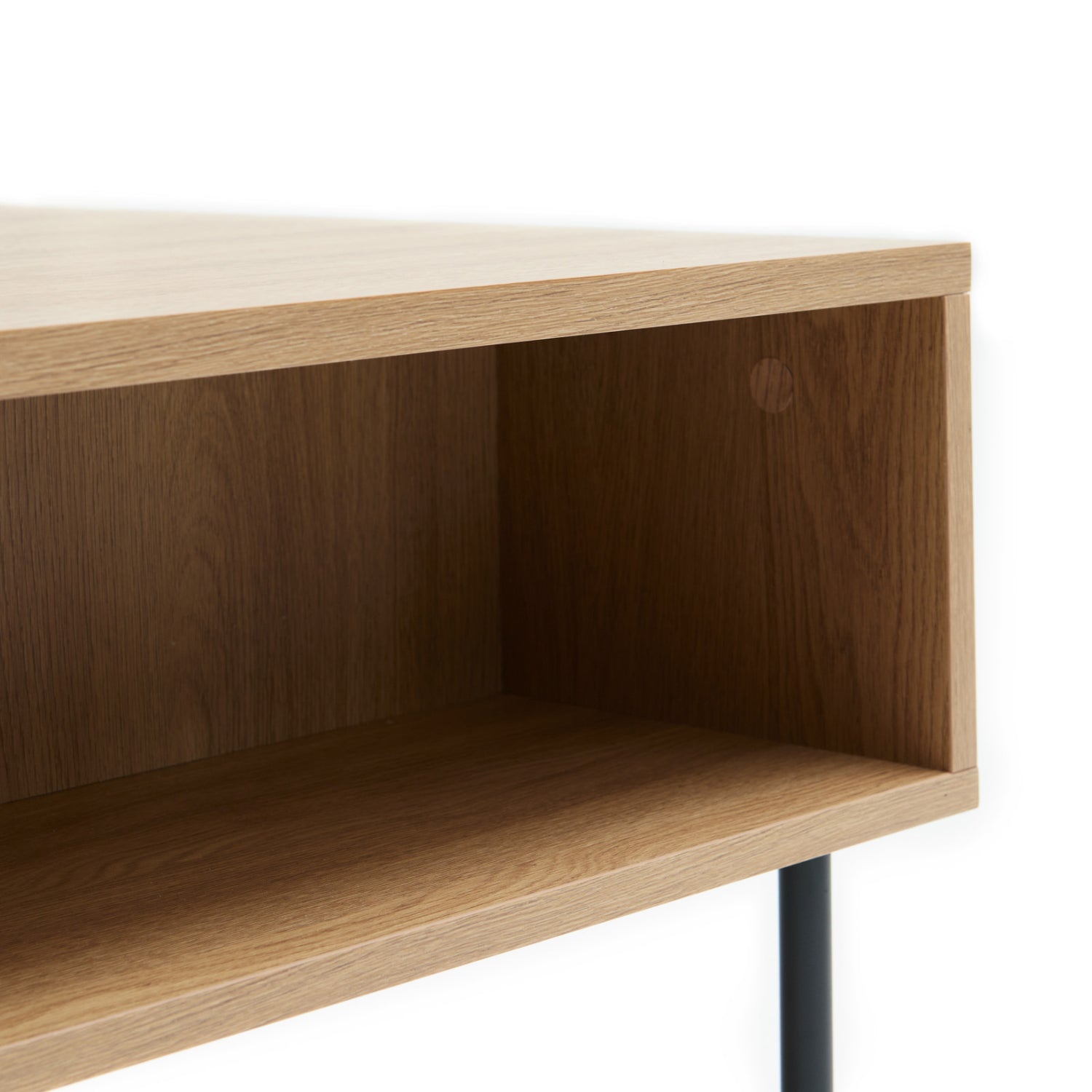 Lähikuvassa Pensacola-sohvapöytä, luonnonvärinen tammi.