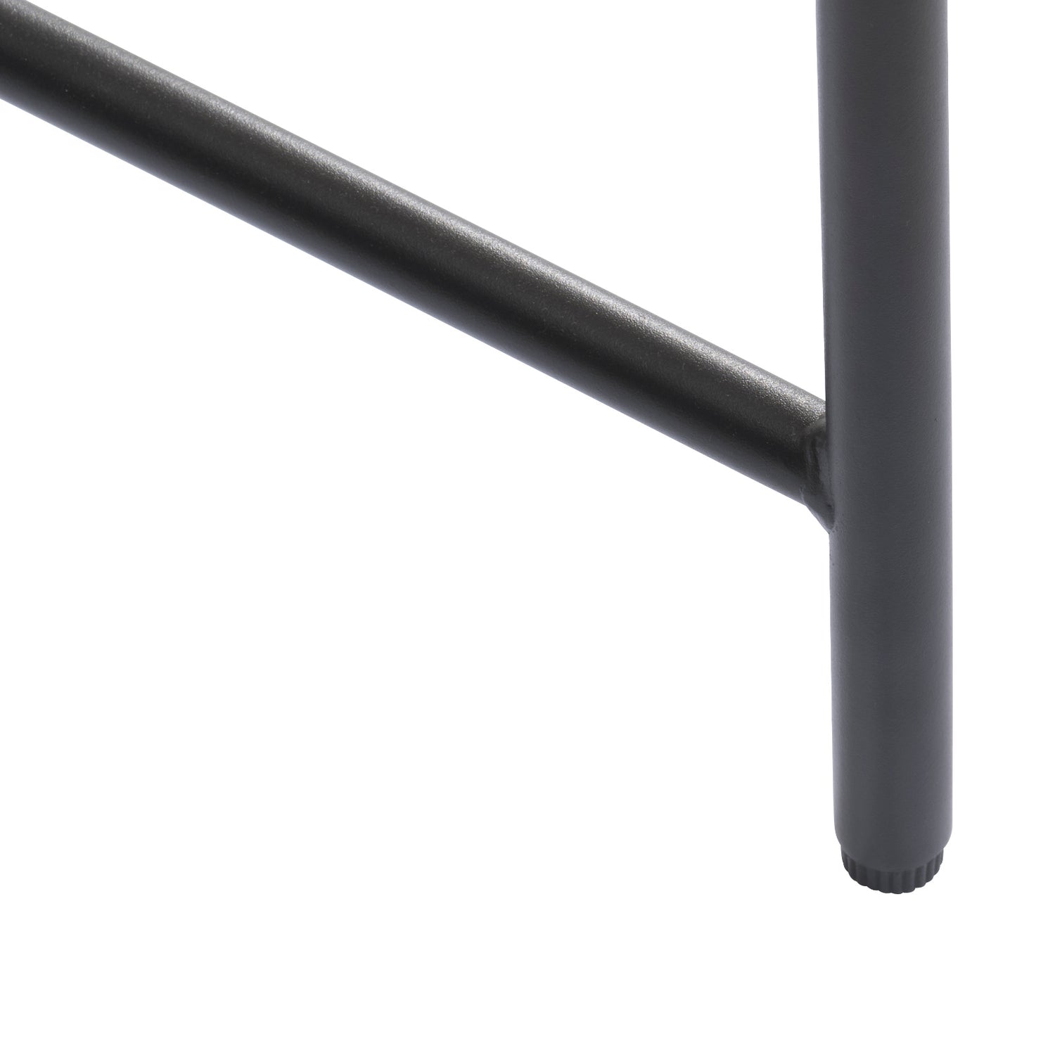 Lähikuvasa mustan Pensacola-yöpöytä/sivutason metallijalka.