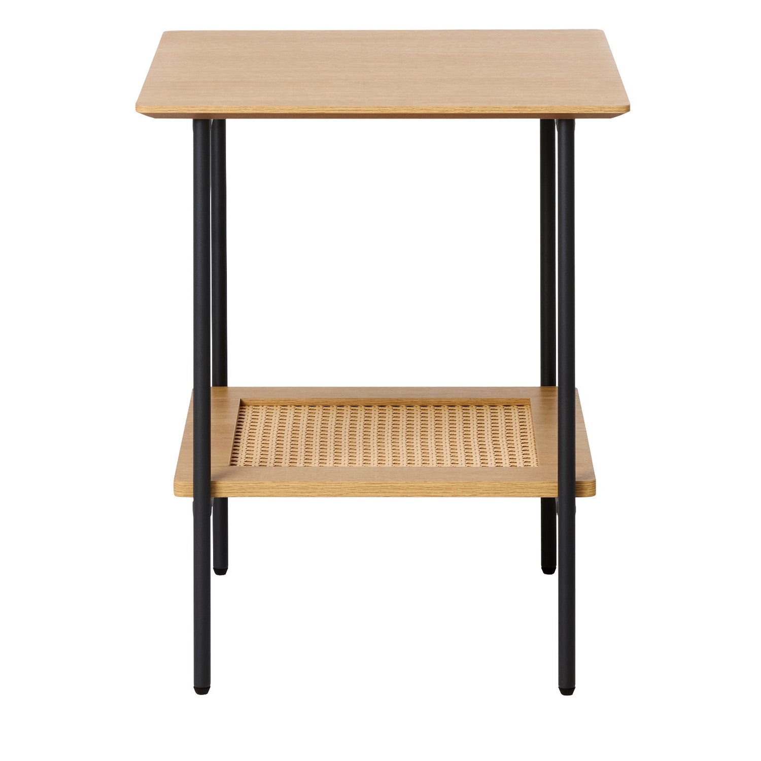 Pensacola-sivupöytä, luonnonvärinen tammi. Sivutason alahyllyssä on koristeena polyrottinki.