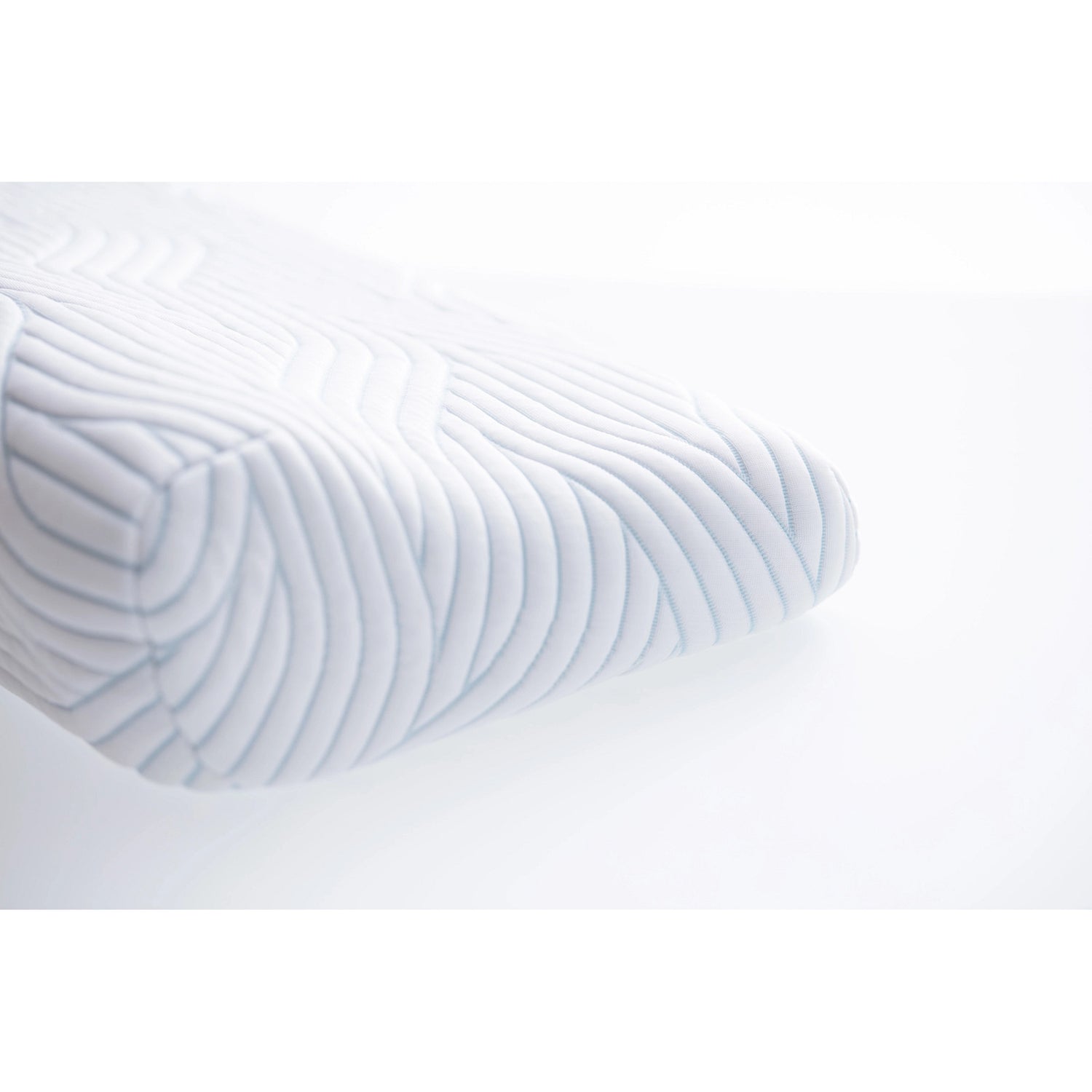 Tempur ErgoPlus SmartCool -tyynyssä on Smart Cool viilennysteknologialla varustettu päällinen.