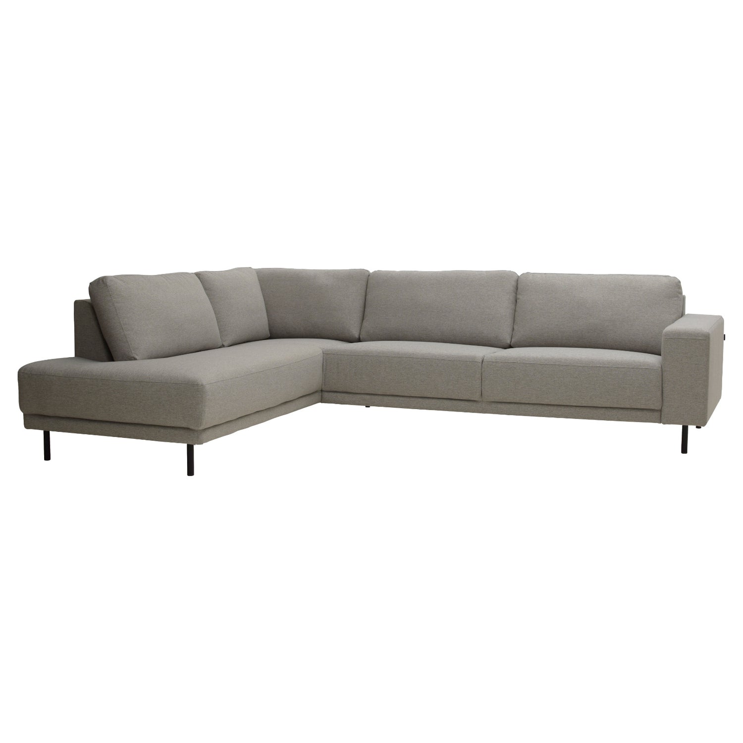 Aava-kulmasohva vasemmanpuoleisella divaanilla ja harmaanruskealla Land 81 -kangasverhoilulla, sekä mustilla 15 cm korkeilla kulmajaloilla.