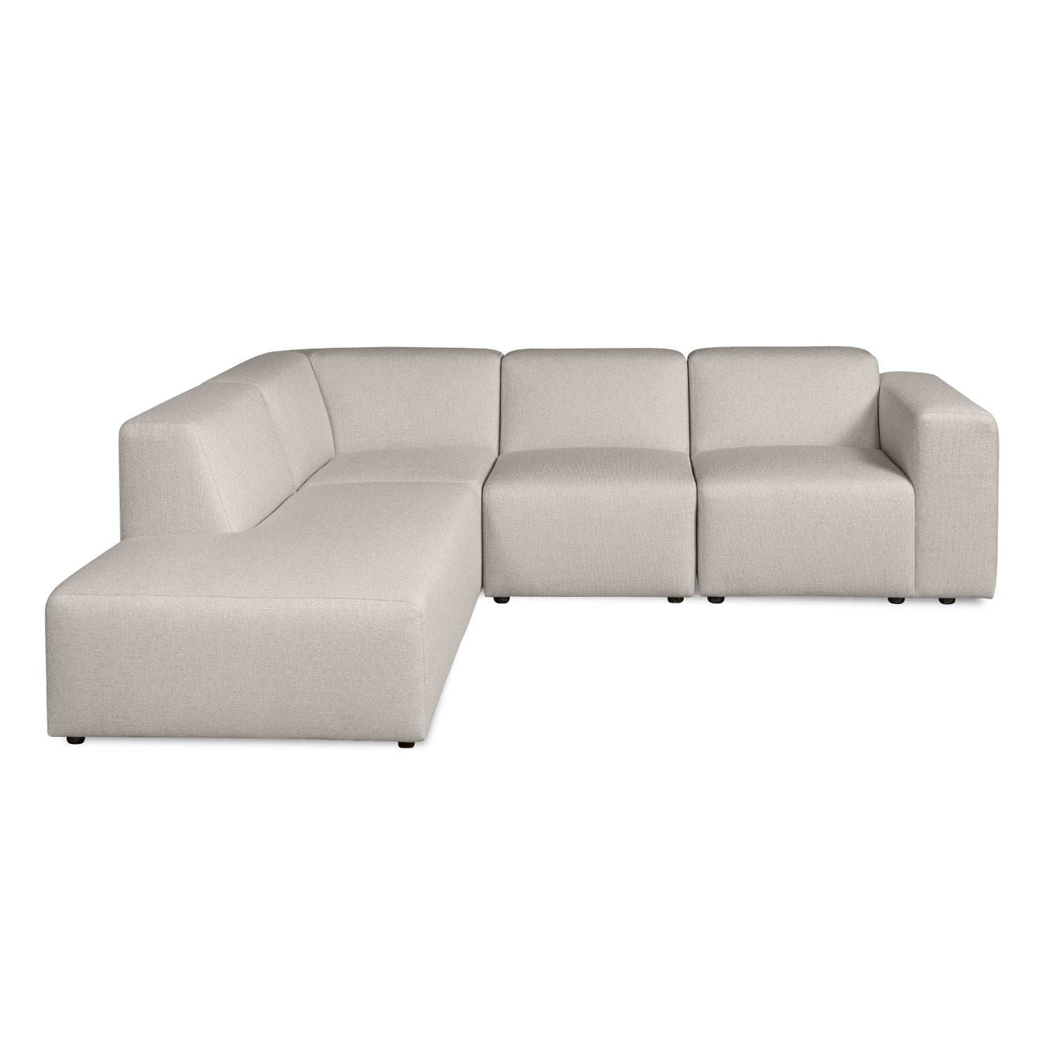 Vaalea Alma-kulmadivaanisohva kangasverhoiltuna Minco 2 -kankaalla. Kuvan kulmadivaanisohvassa on vasemmanpuoleinen divaani ja mustat muovijalat.