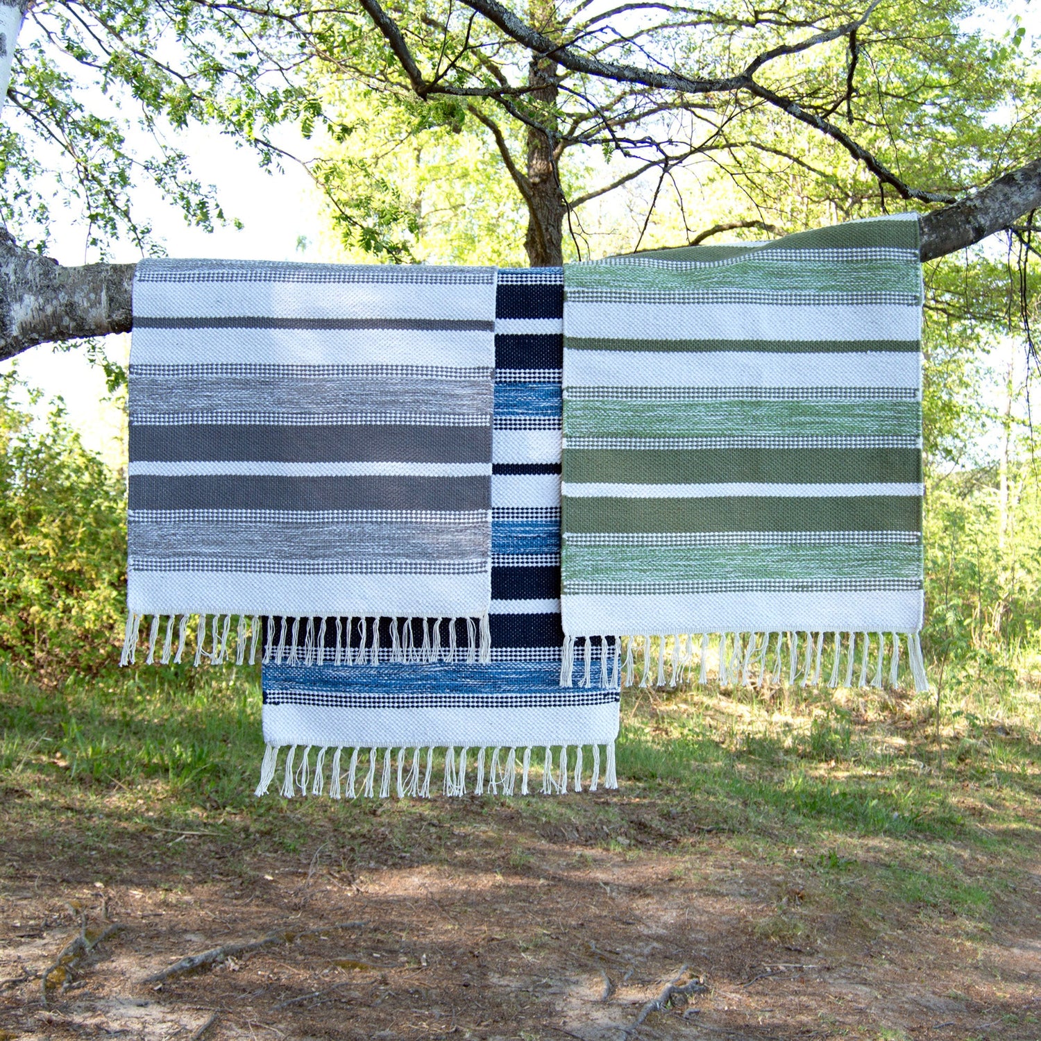 Kuvassa on Arne-puuvillamaton kaikki värivaihtoehdot: harmaa, vihreä ja sininen.