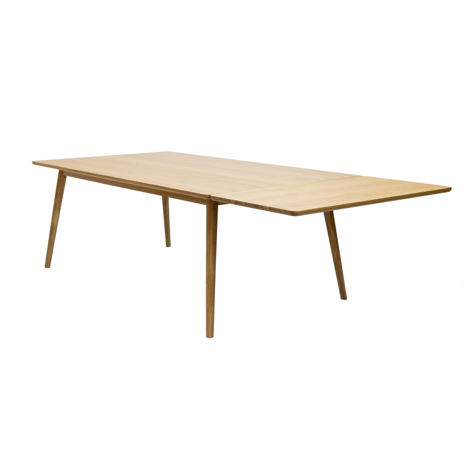 Kuvassa on erikseen ostettava Barrali-ruokapöydän jatkolevy kiinnitettynä 190 x 90 cm Barrali-ruokapöytään, jolloin pöydästä on saatu 235 cm. Levy voidaan kiinnittää pöydän jompaankumpaan päätyyn.