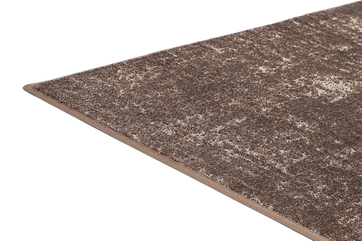 Basaltti-matossa on kaunis ja elävä nukkapinta. Kuvassa on ruskea Basaltti-nukkamatto.