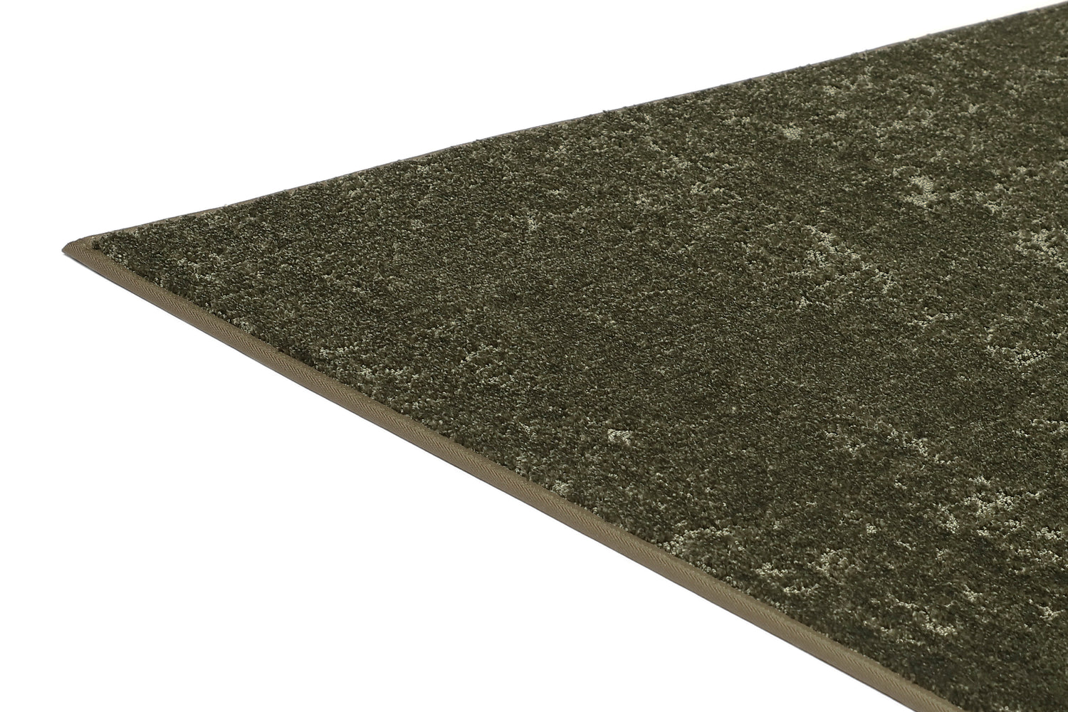 Basaltti-matossa on kaunis ja elävä nukkapinta. Kuvassa on tummanvihreä Basaltti-nukkamatto.