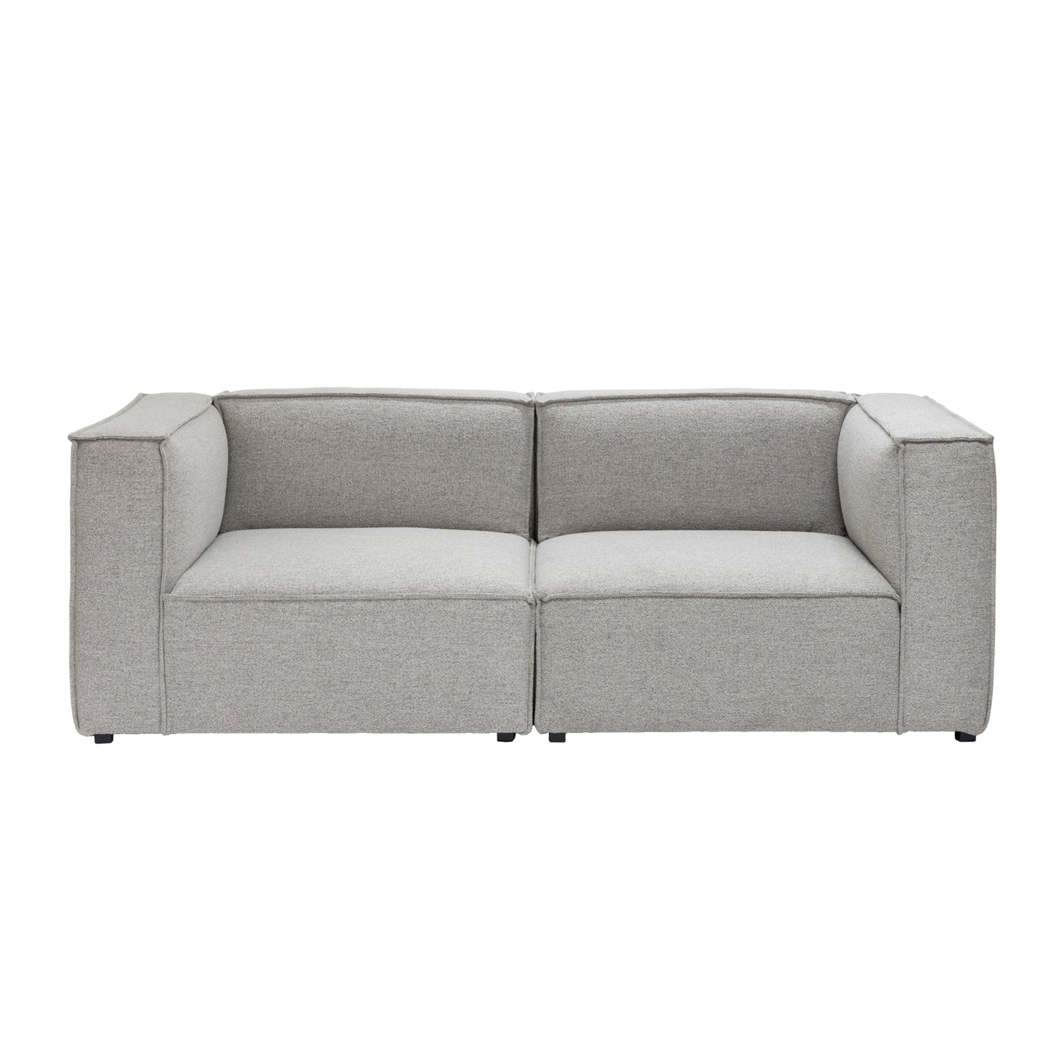 3 h Beacon-sohva hiekanvärisellä Boucle Crush -kankaalla. Beacon-moduulimallistossa on matalat mustat jalat.