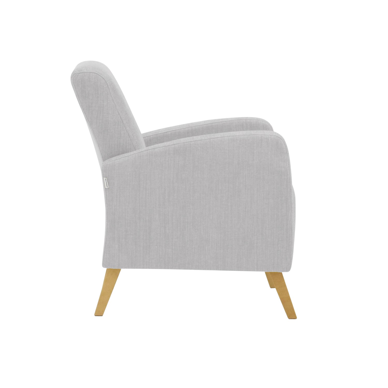 Fanni-nojatuoli hopean värisellä Naomi 112 -verhoilukankaalla ja luonnonvärisillä tammijaloilla.