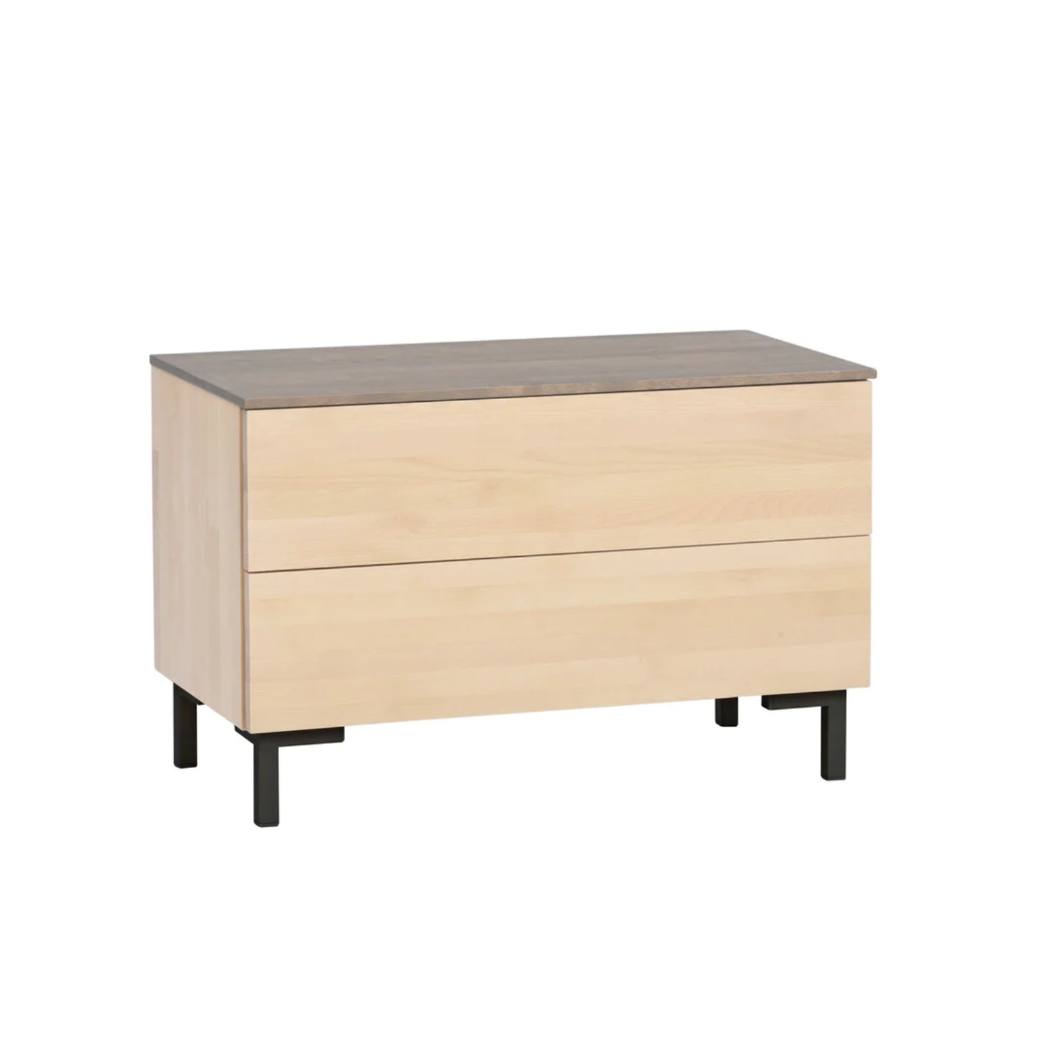 Helsinki-lipasto mustilla metallijaloilla, joiden korkeus on 12 cm. Lipaston pääväri on luonnonvärinen koivu ja kansi on harmaa.