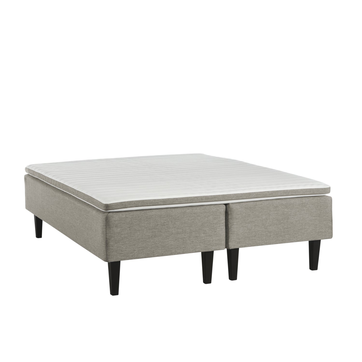 Hiekanvärinen Havu-runkopatjasänky wengen värisillä Royal-jaloilla ja yhtenäisellä profiloidulla sijauspatjalla.