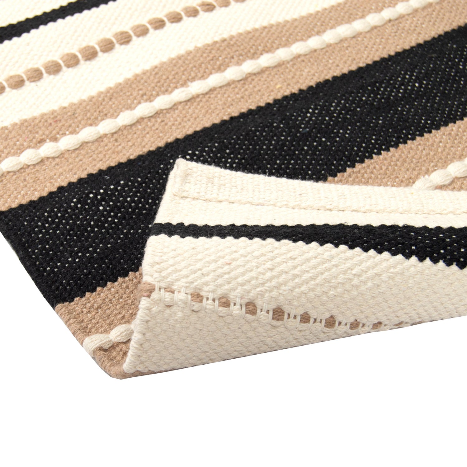 Heinävesi-puuvillamatto, beige. Yksipuoleisessa matossa on ajaton raidallinen kuosi ja luonnollinen materiaali.