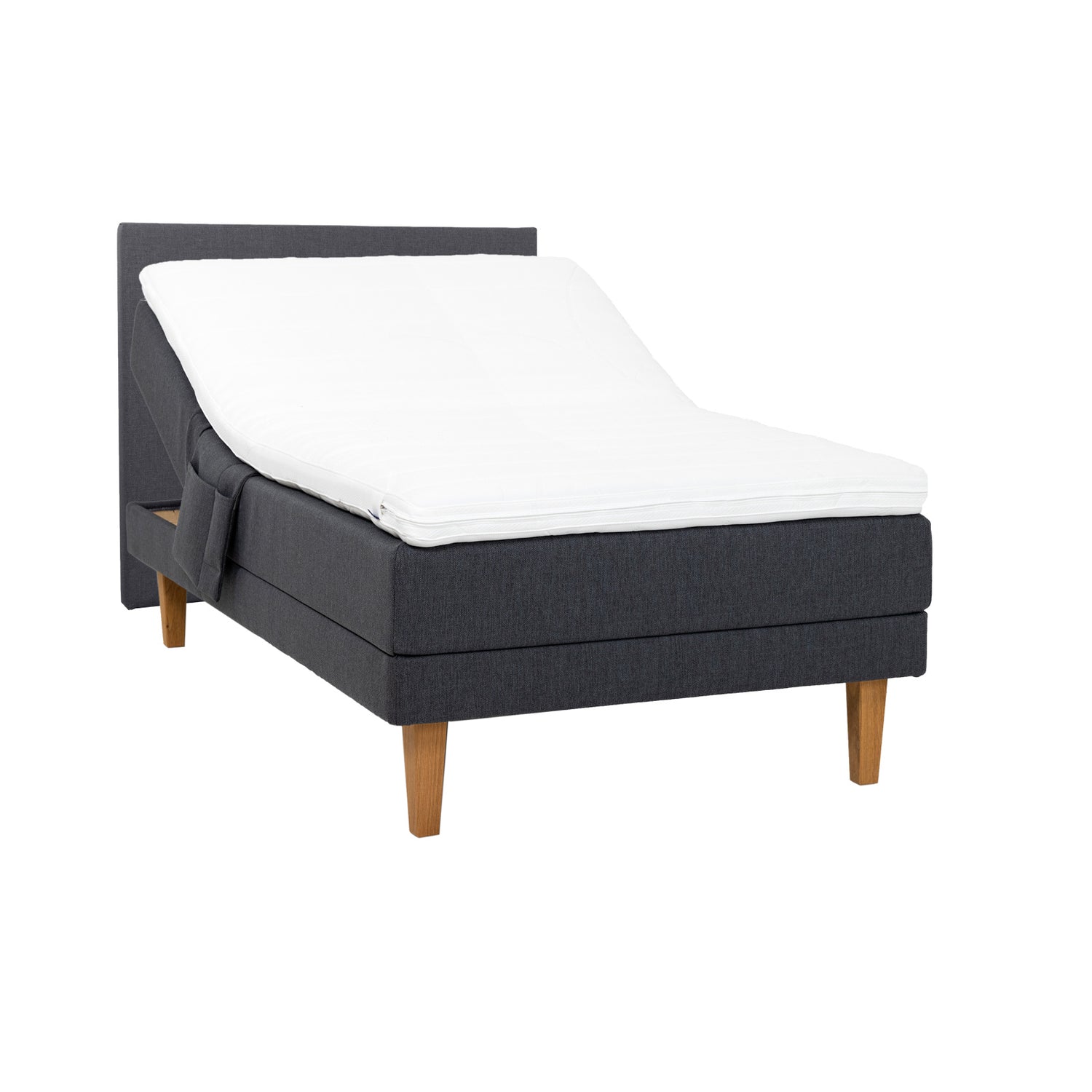 Antrasiitinvärinen Hilding Feel -moottorisänky 120 x 200 cm luonnonvärisillä 23 cm korkeilla Royal -tammijaloilla ja Hilding Hybrix Air Coolmax -sijauspatjalla. Kuvan sängynpääty ja tarviketasku myydään erikseen.