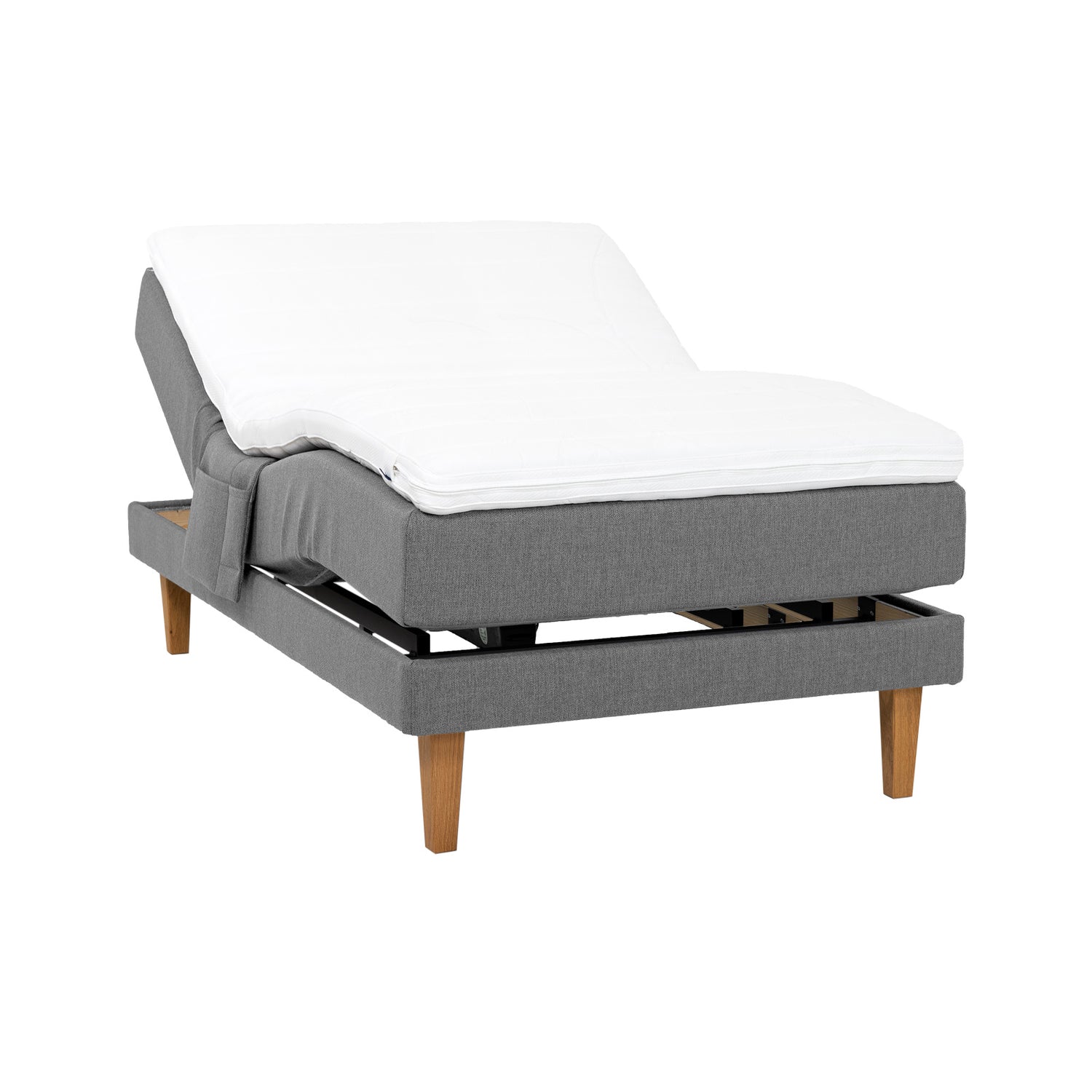 Harmaa Hilding Feel -moottorisänky 120 x 200 cm luonnonvärisillä 23 cm korkeilla Royal -tammijaloilla ja Hilding Hybrix Air Coolmax -sijauspatjalla. Kuvan tarviketasku myydään erikseen.