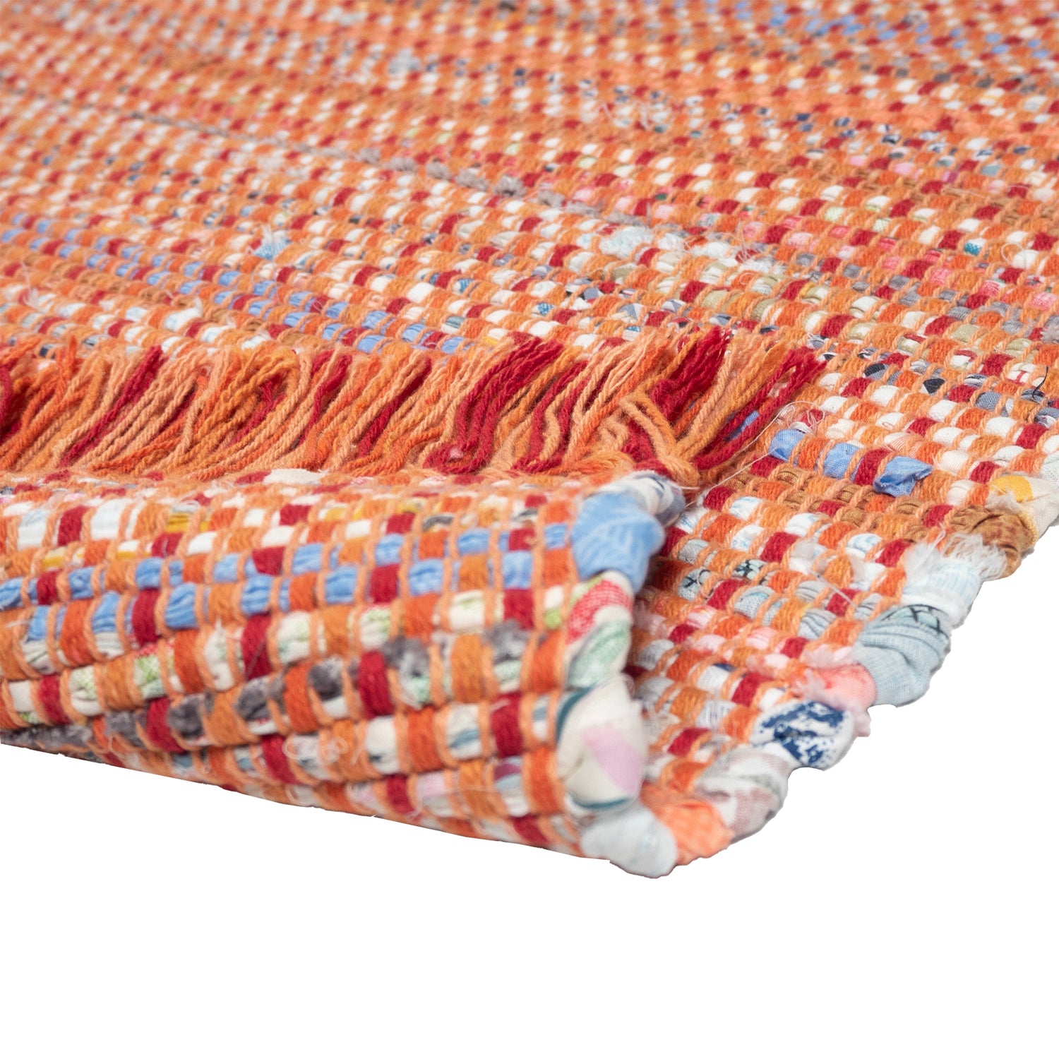 Korallinvärinen Huviniemi-matto.