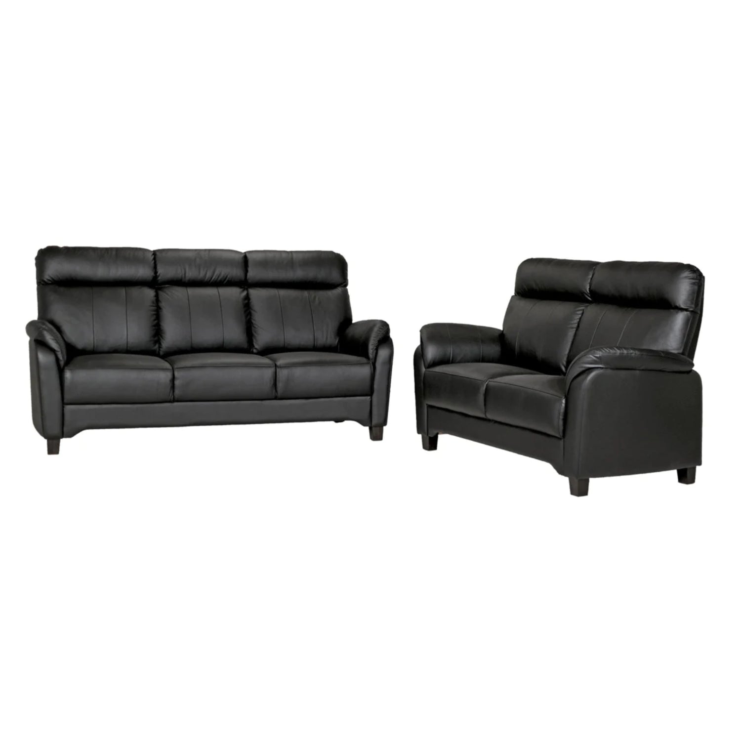 Isabella on ryhdikäs sohvamalli, jossa on panostettu erityisesti istuttavuuteen. Kuvan kaluston sohvien verhoiluna on C30 Merone-nahka värissä 3002 musta. Sivut ja taustat ovat keinonahkaa.