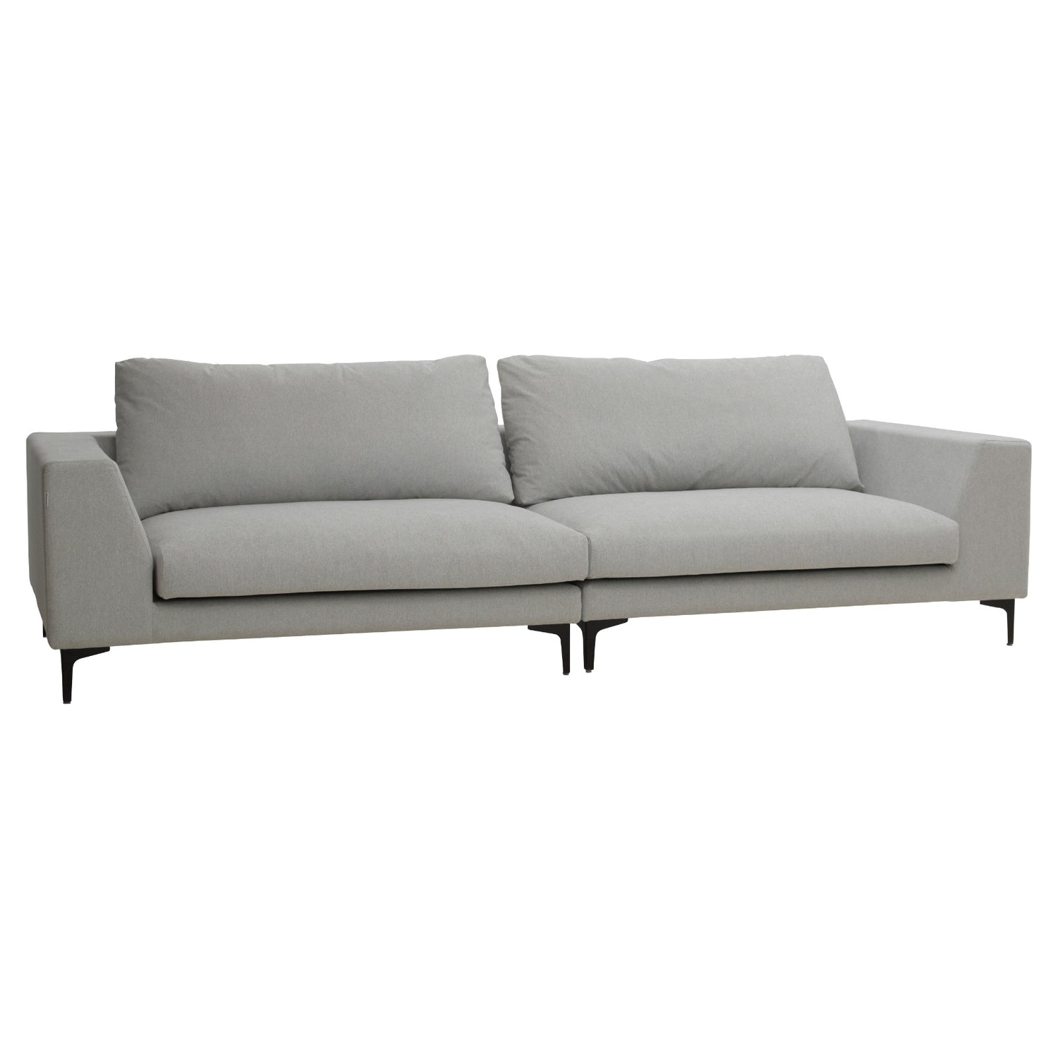 3-istuttava Jade-sohva harmaalla Genova 84 -kankaalla. Mustat 15 cm metalliset kulmajalat.