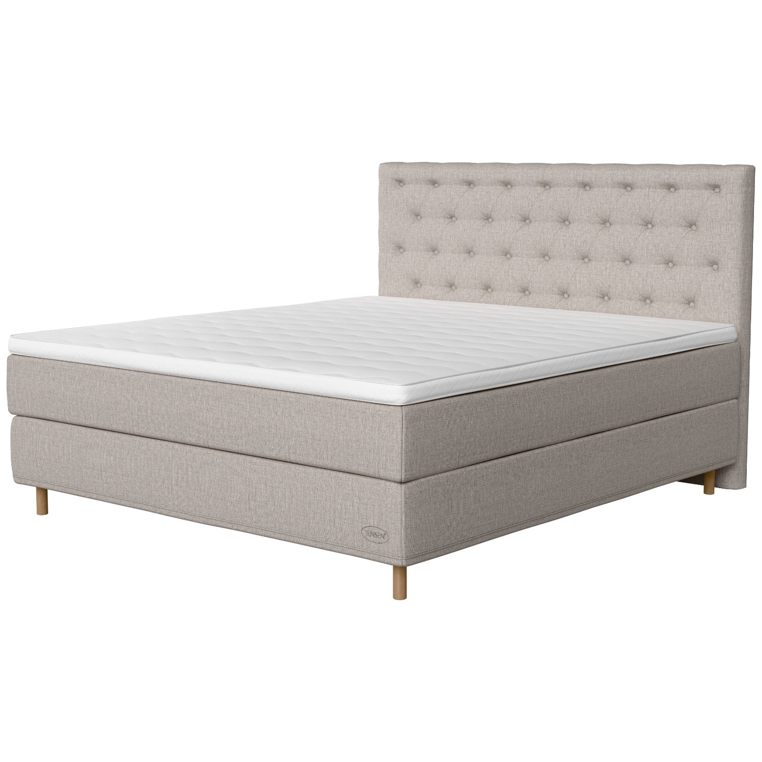 Jensen Carat -jenkkisängyn beige verhoiluväri 291 ja 14 cm korkeat pyöreät tammijalat. Sleep 1 -sijauspatja ja jalat sisältyvät hintaan. Jensen-sängynpääty myydään erikseen.