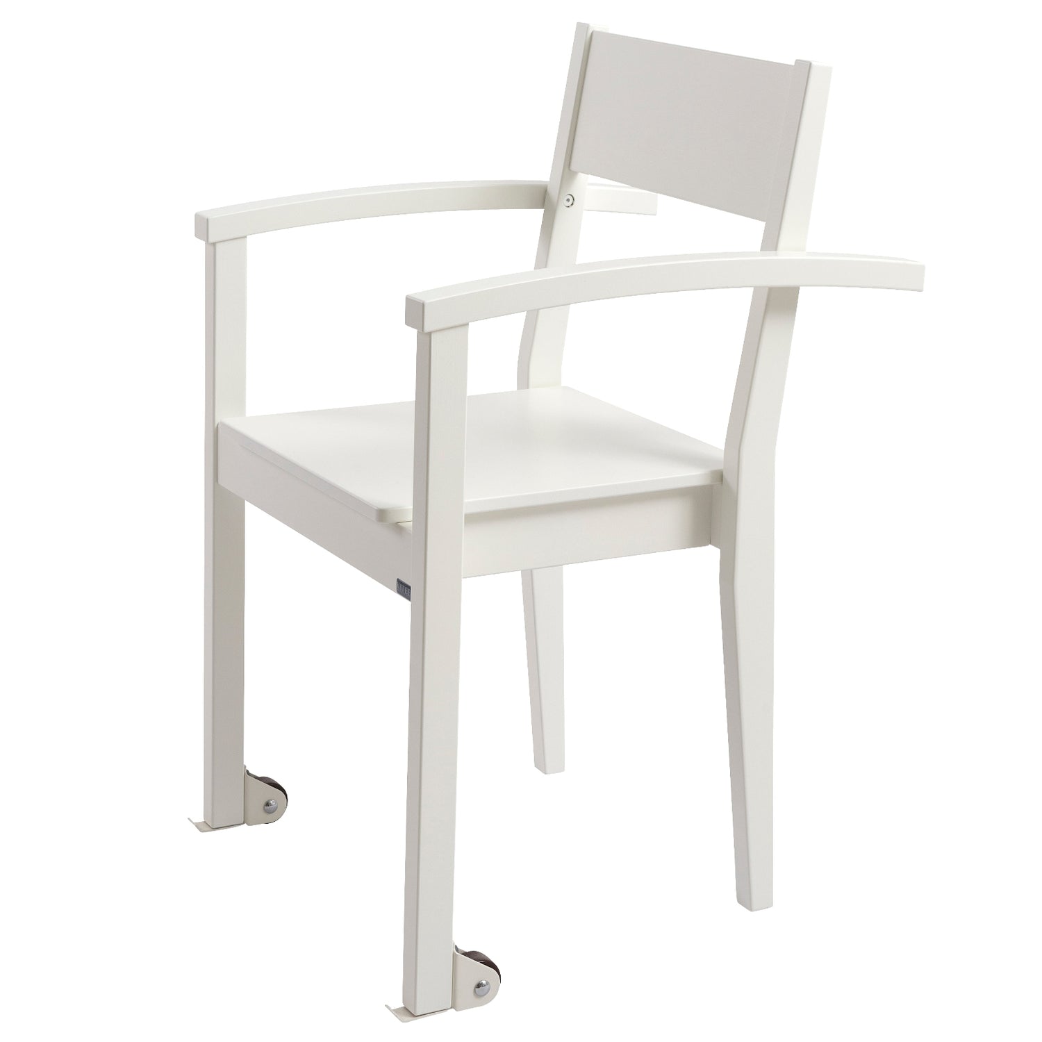 Valkoinen käsinojallinen Joki-tuoli pyörillä ja työntökahvoilla on maalattua koivua.