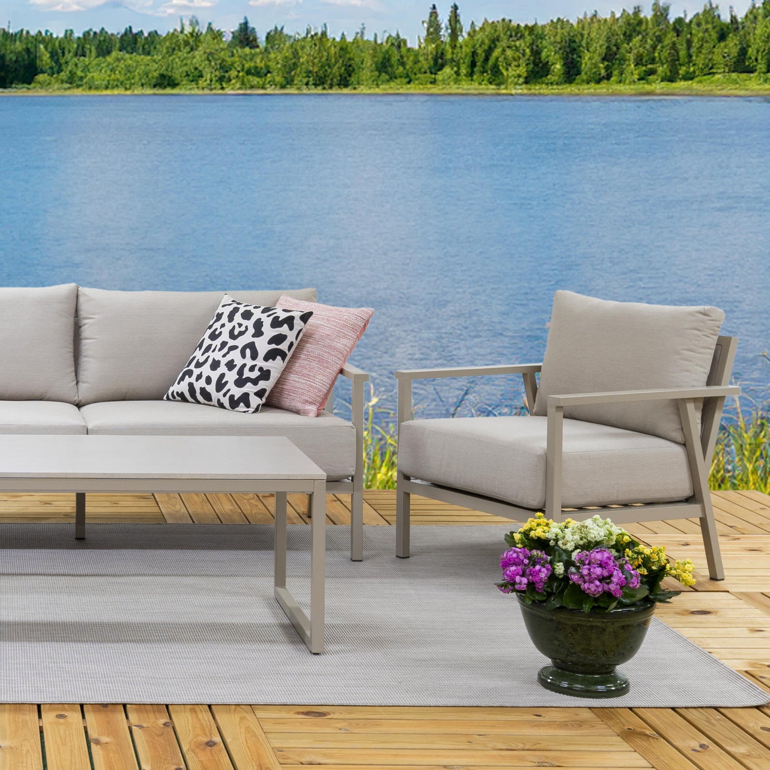 Kuvassa on beige Kesähelmi-nojatuoli.