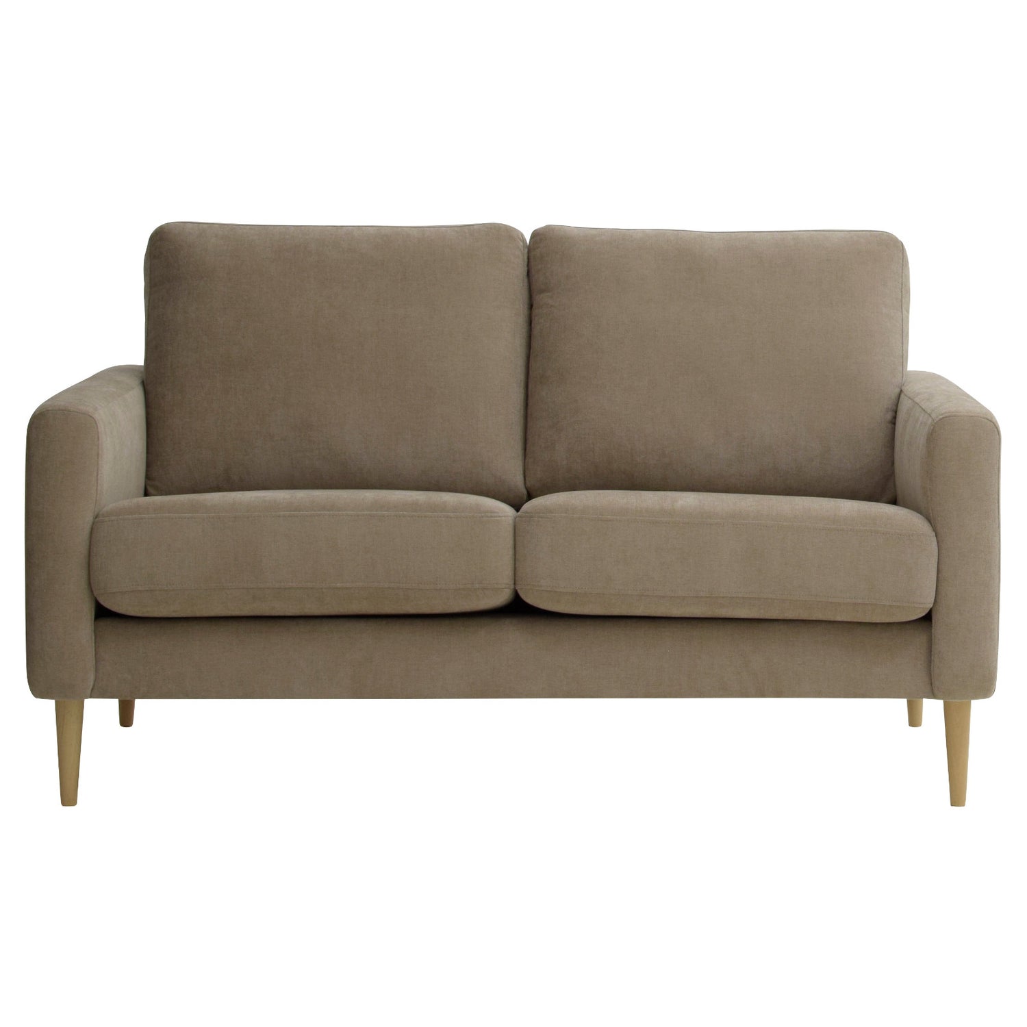 Kahden istuttava Mila-sohva ruskealla Feel 11 -kankaalla ja luonnonvärisillä pyöreäkartion mallisilla jaloilla.