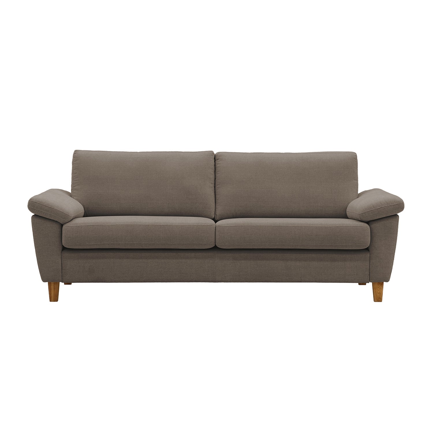 Monika 3-istuttava ruskealla Oasis 3 -kangasverhoilulla. Sohvassa on KN9-käsinojat ja luonnonväriset puujalat.