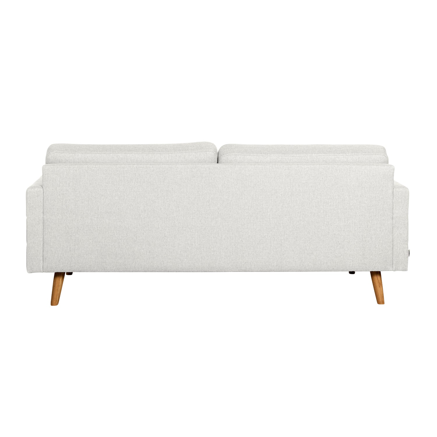 Nauvo-sohva vaalealla Suma 10 -kangasverhoilulla ja luonnonvärisillä puujaloilla. Sohvan käsinojien sivuilla on raitaompeleet.