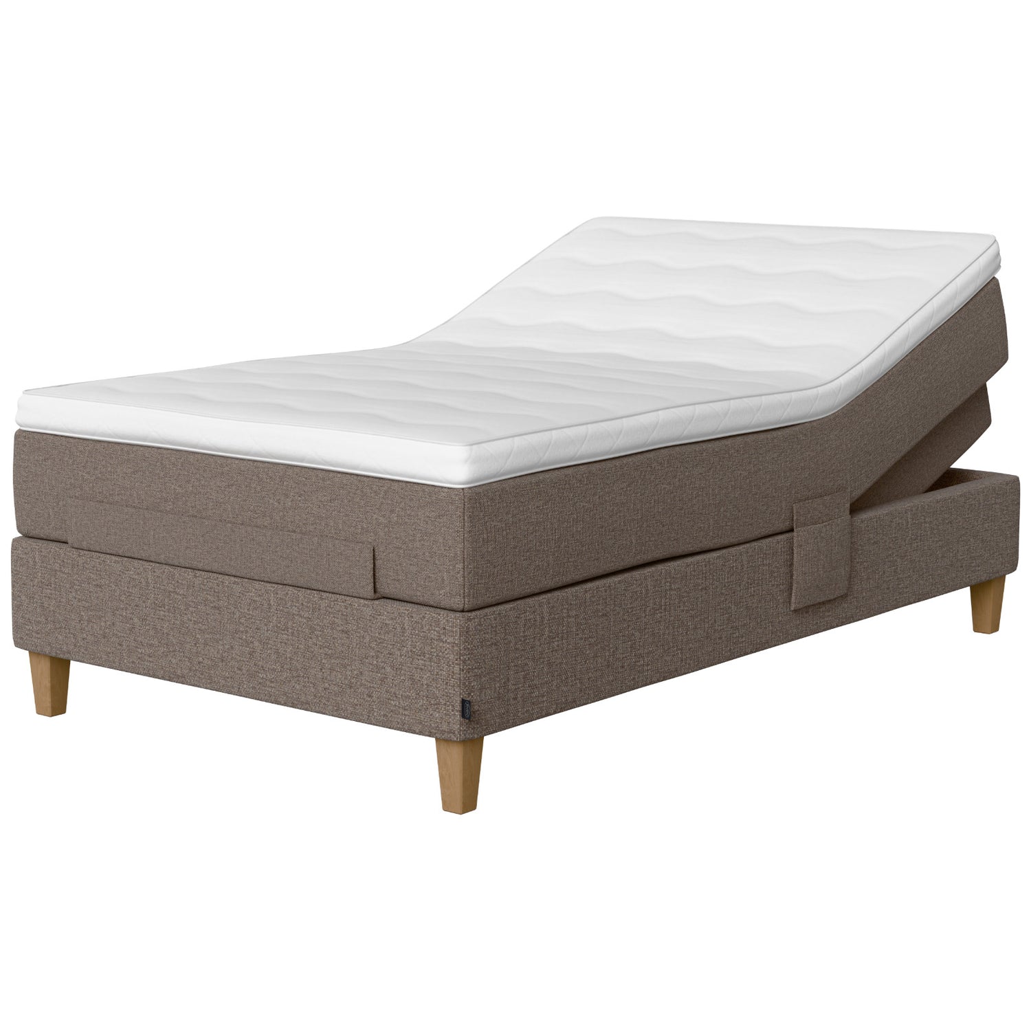Jensen Onyx -säätösängyn harmaanruskea Mole 272 verhoiluväri ja nelikulmaiset 23 cm korkeat luonnonväriset tammijalat. Yhtenäinen TempSmart -sijauspatja ja jalat sisältyvät hintaan.