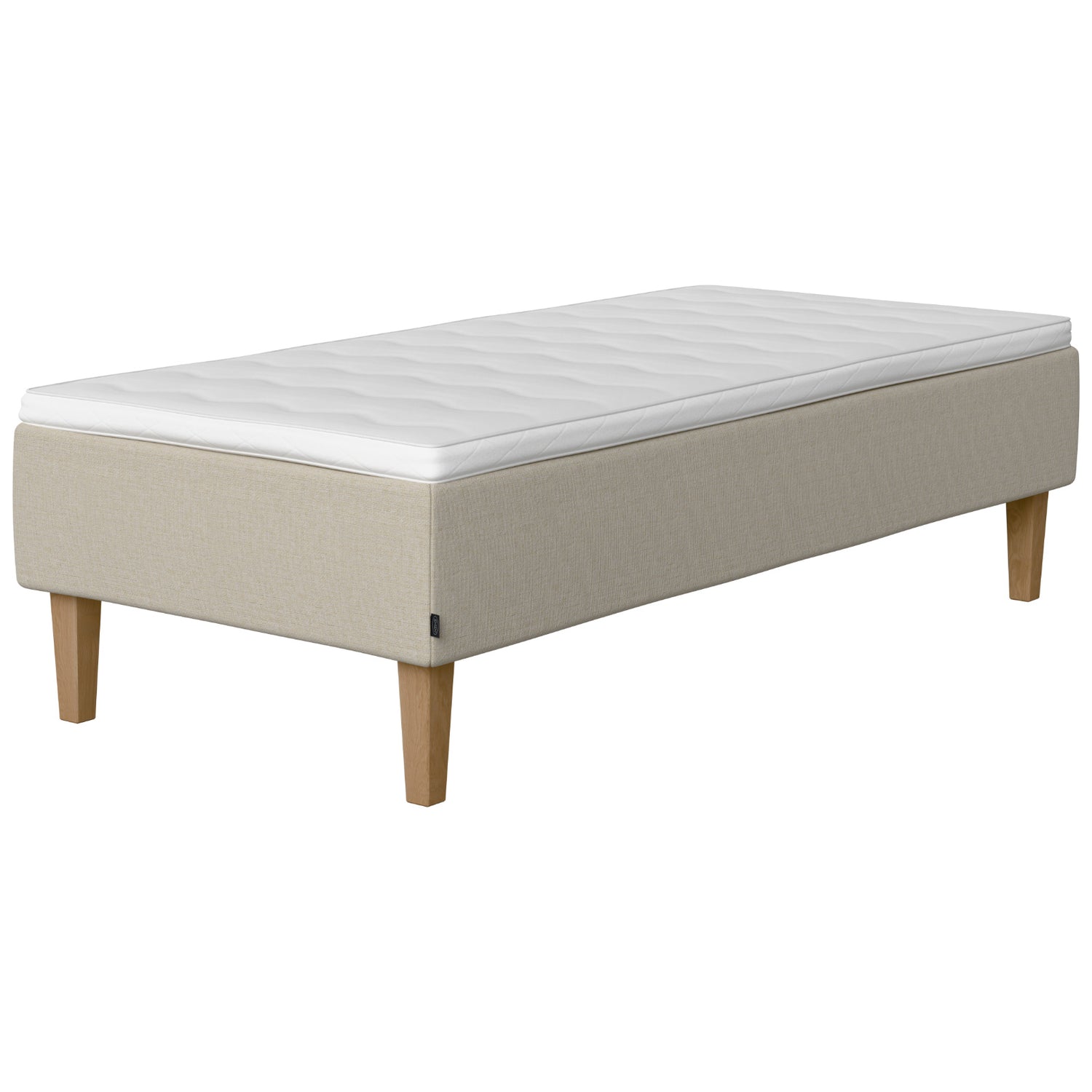 Jensen Onyx -runkopatjasängyn luonnonvaalea Natural 292 verhoiluväri ja nelikulmaiset 23 cm korkeat luonnonväriset tammijalat. Yhtenäinen Sleep 1 -sijauspatja ja jalat sisältyvät hintaan.