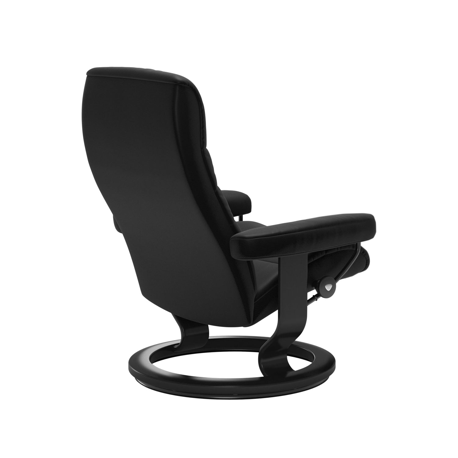 Stressless Opal M -lepotuoli mustana: Black 19 Batick-nahkaverhoilulla ja musta petsatulla -Classic-puujalustalla.