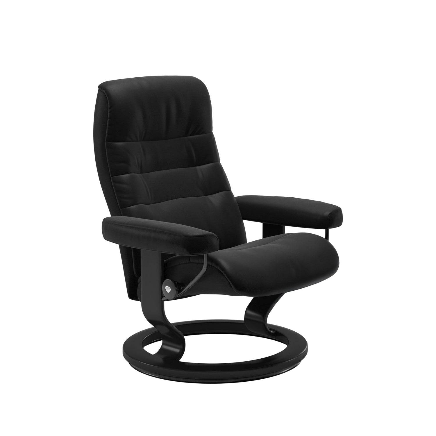 Stressless Opal M -lepotuoli mustana: Black 19 Batick-nahkaverhoilulla ja musta petsatulla -Classic-puujalustalla.