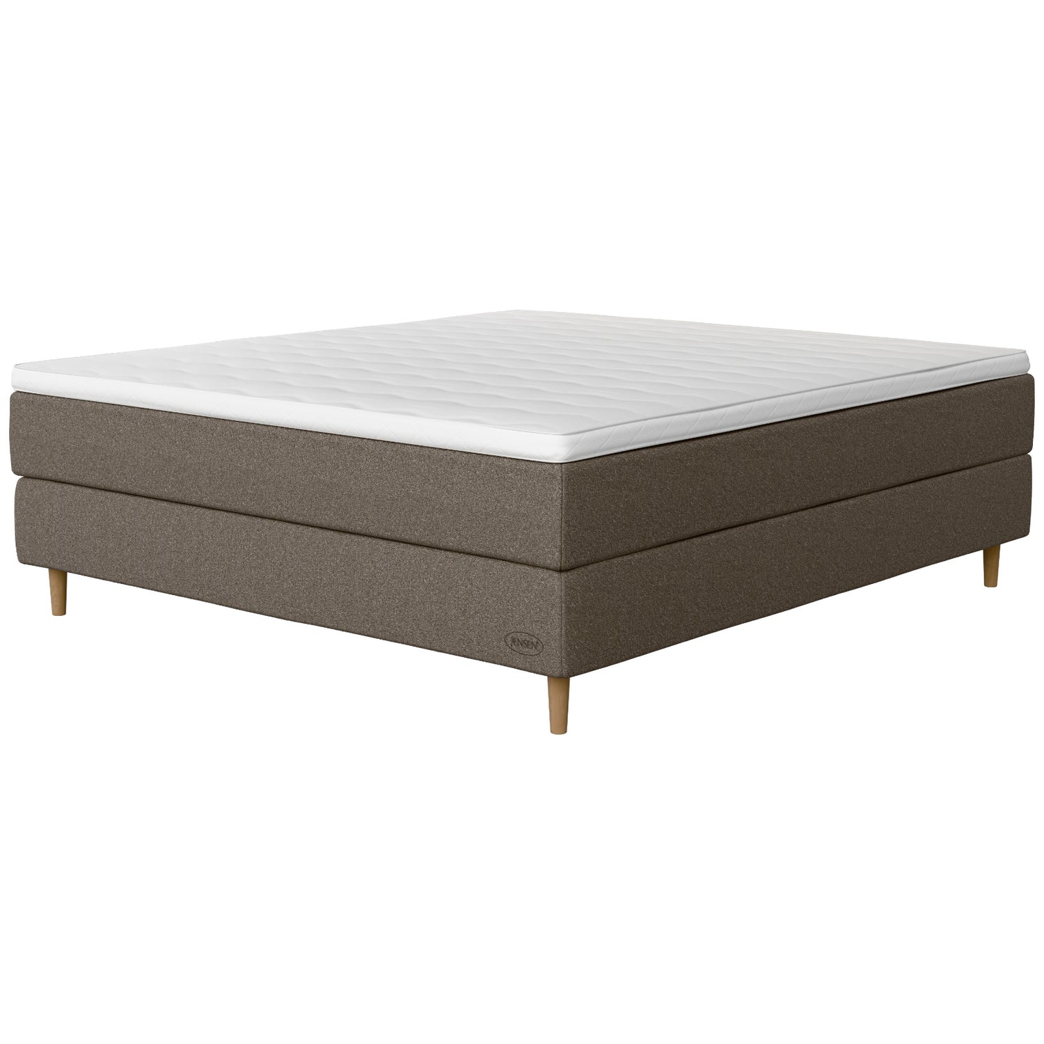 Jensen Opal -jenkkisängyn harmaanruskea 188 verhoilu ja 14 cm korkeat luonnonväriset Conic-tammijalat. Sijauspatja ja jalat sisältyvät hintaan.