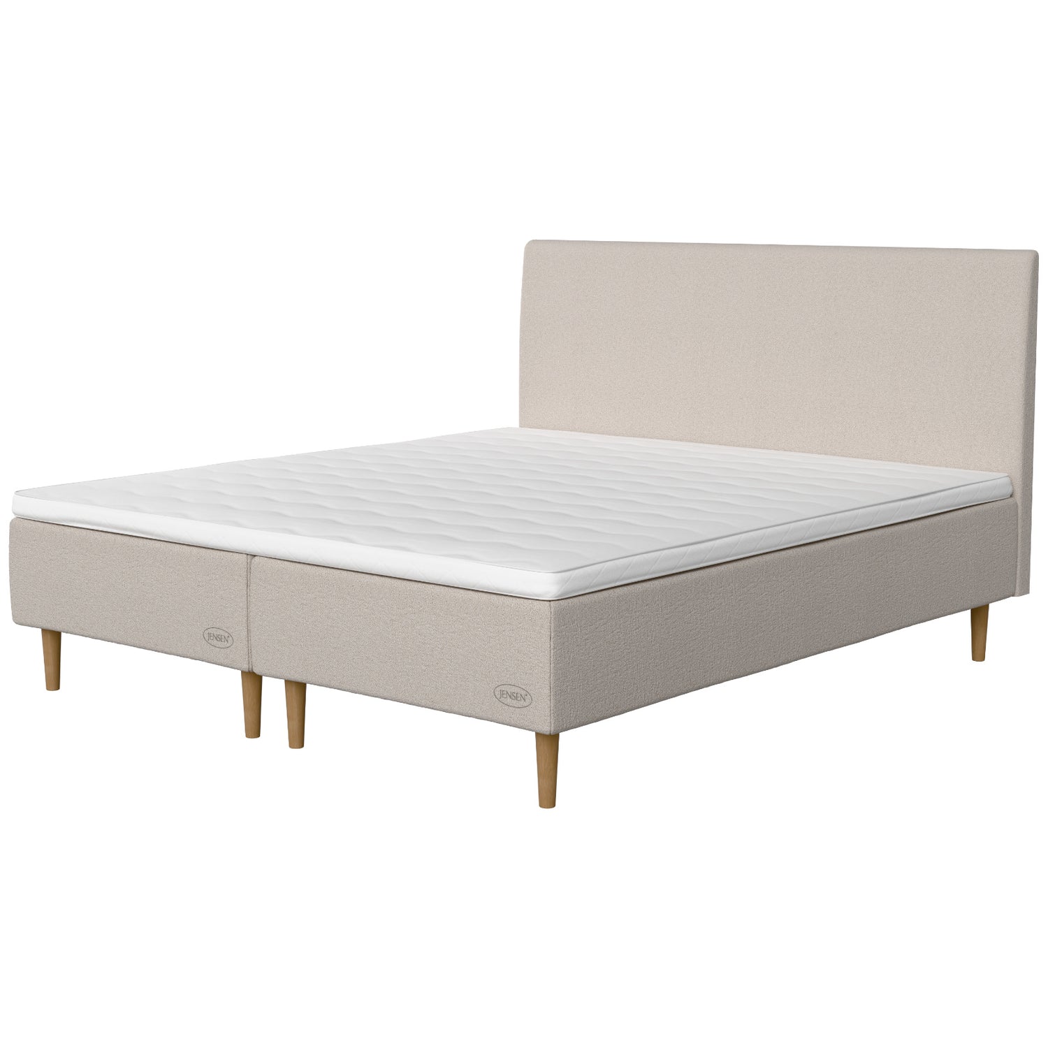 Jensen Opal -runkopatjasängyn hiekanvärinen Sand 185 -verhoilu ja luonnonväriset 18 cm korkeat Conic-tammijalat. Yhtenäinen sijauspatja ja jalat sisältyvät hintaan. Jensen-sängynpääty myydään erikseen.