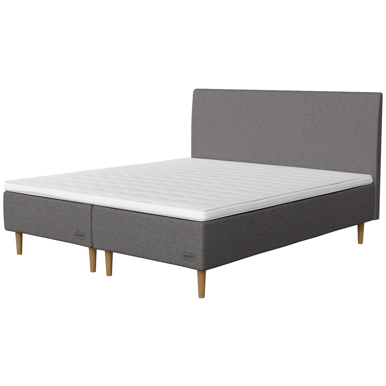Jensen Opal -runkopatjasängyn harmaa Grey 187 -verhoilu ja luonnonväriset 18 cm korkeat Conic-tammijalat. Yhtenäinen sijauspatja ja jalat sisältyvät hintaan. Jensen-sängynpääty myydään erikseen.