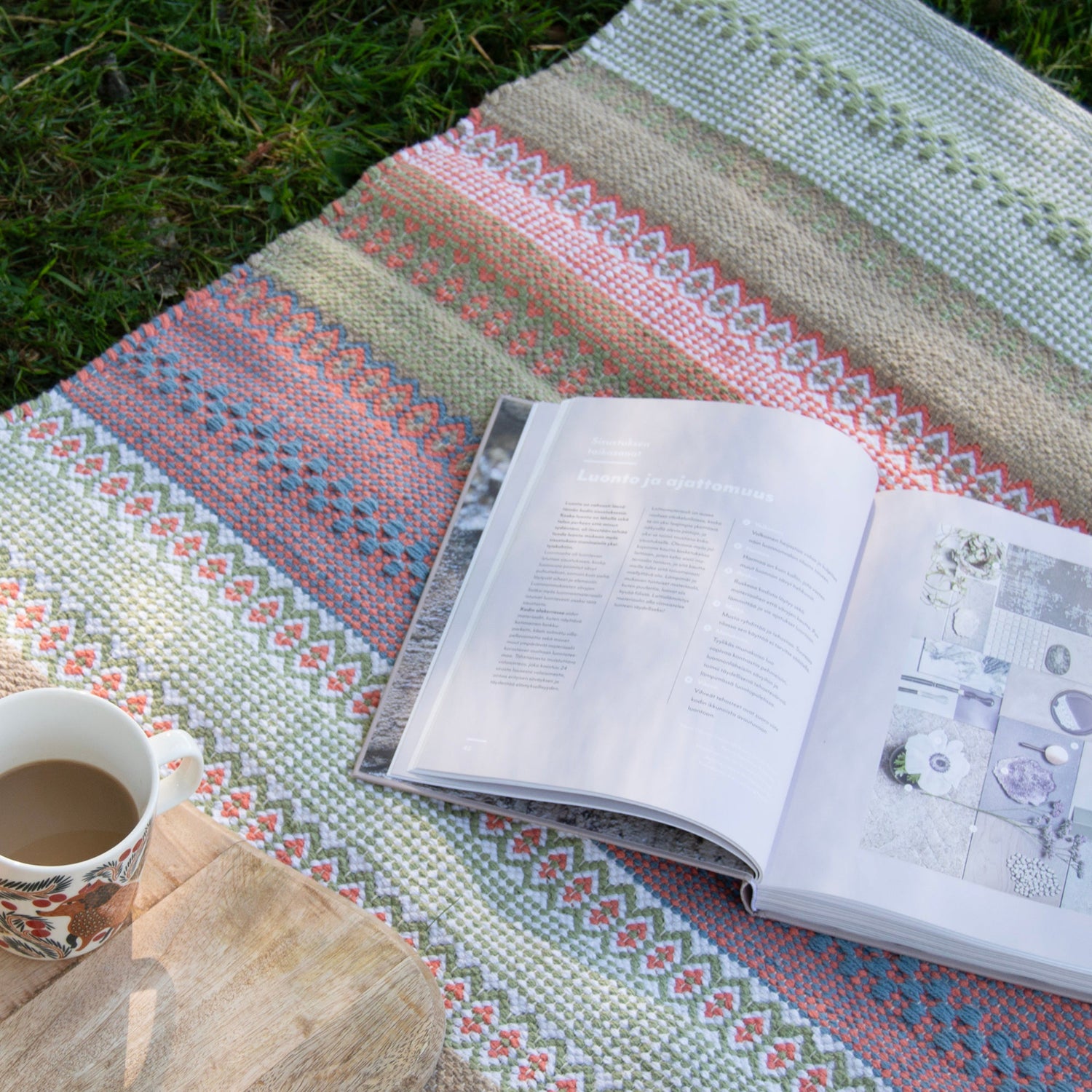 Kuvassa on Polkka-puuvillamaton monivärinen oranssin sävyinen vihreä-oranssi väri.