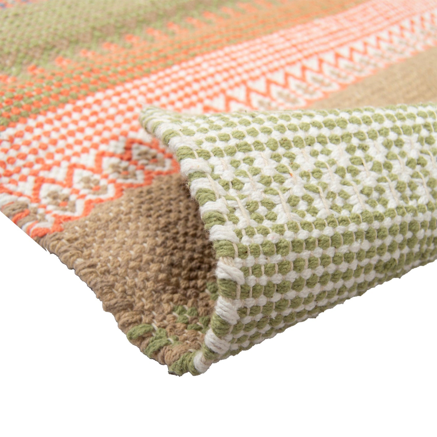 Polkka-puuvillamatto, lähikuvassa oranssin sävyinen vihreä-oranssi väri ja maton pohjaa.