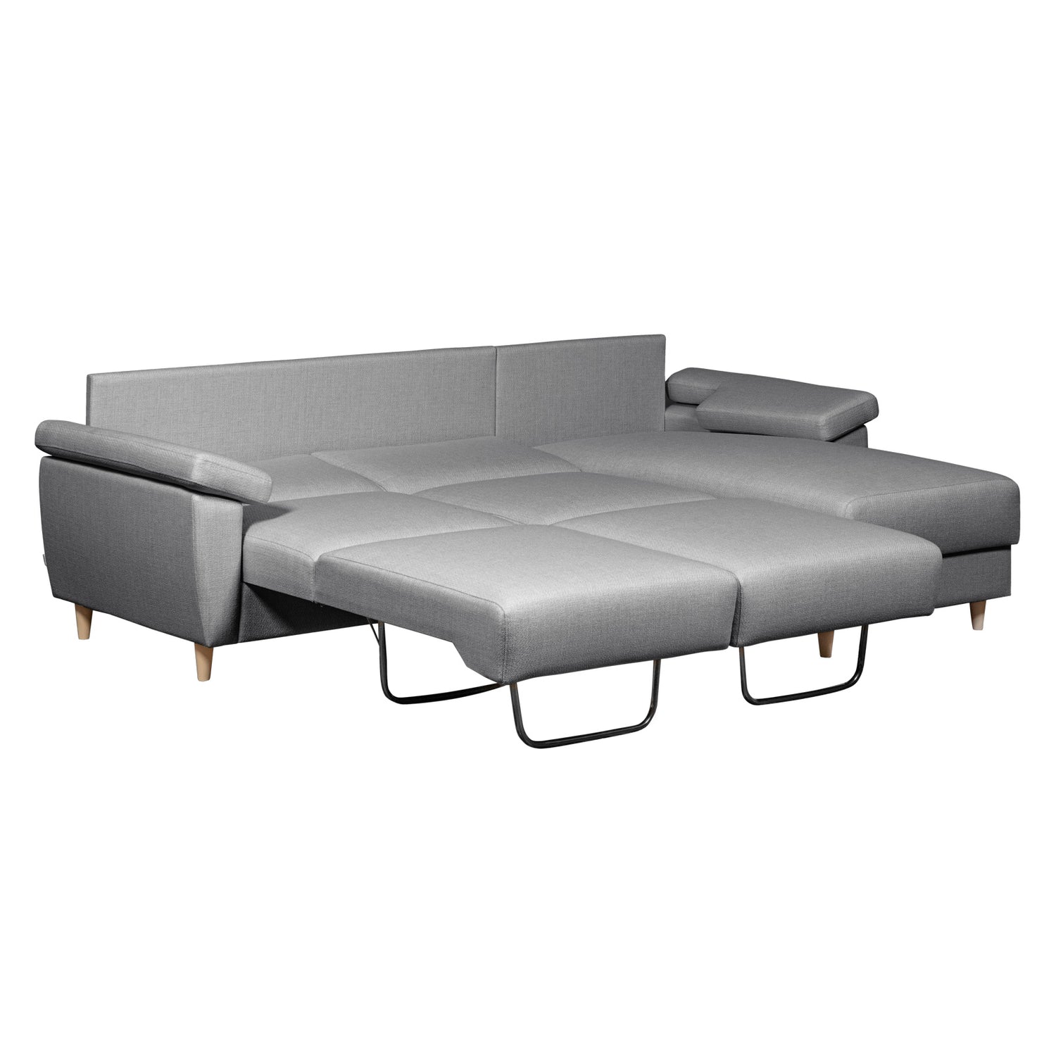 Salla-divaanivuodesohva harmaalla Sparr 770 -kangasverhoilulla ja luonnonvärisillä puujaloilla. Salla-divaanivuodesohvasta saa levitettyä vuoteet kahdelle aikuiselle ja rahin päällä on nukkumatila esimerkiksi lapselle.