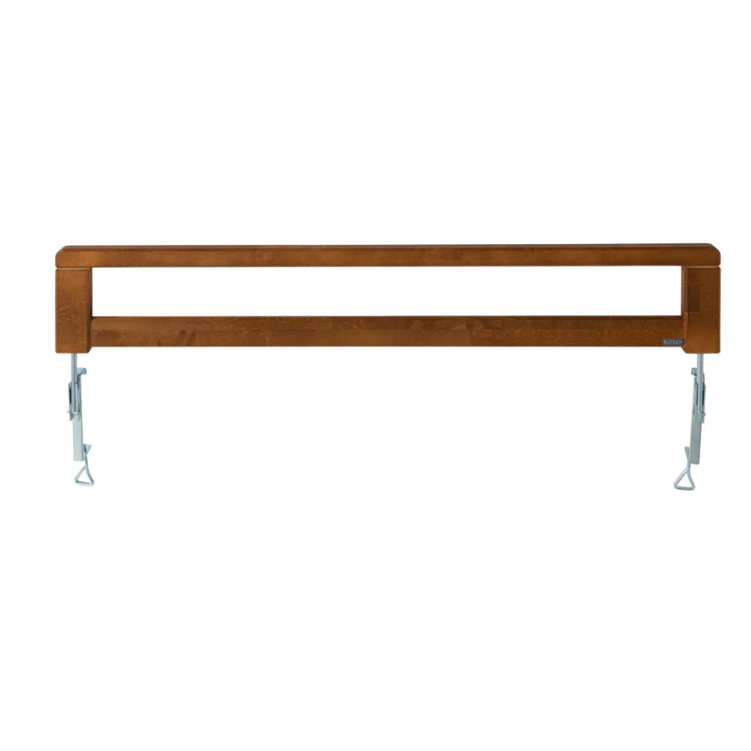 Seniori-sängyn turvalaita pähkinäpetsattua koivua.