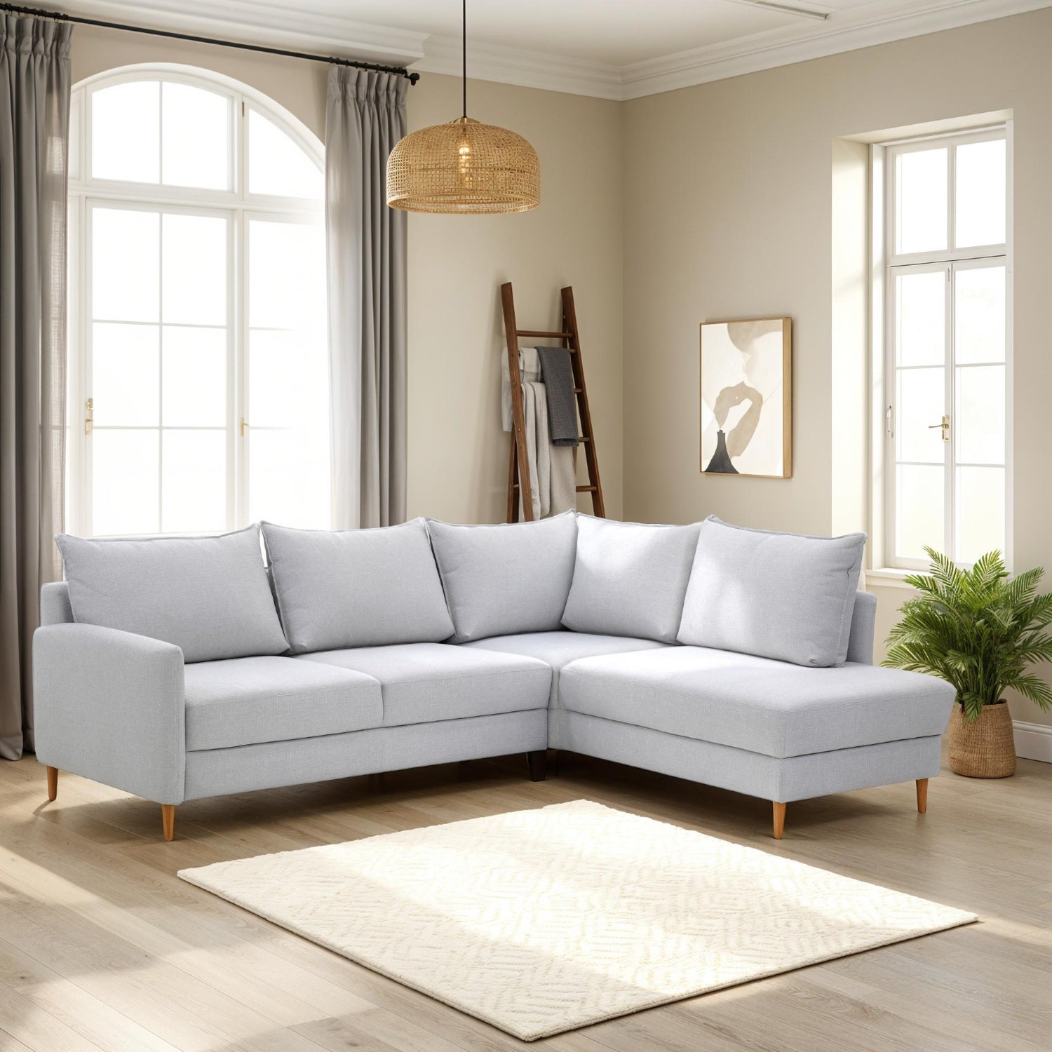 Kuvassa on Stockholm-avokulmavuodesohva vaaleanharmaalla Stark 607 -kankaalla ja oikeanpuoleisella kulmaosalla. Sohvassa on 12 cm korkeat luonnonväriset tammijalat.