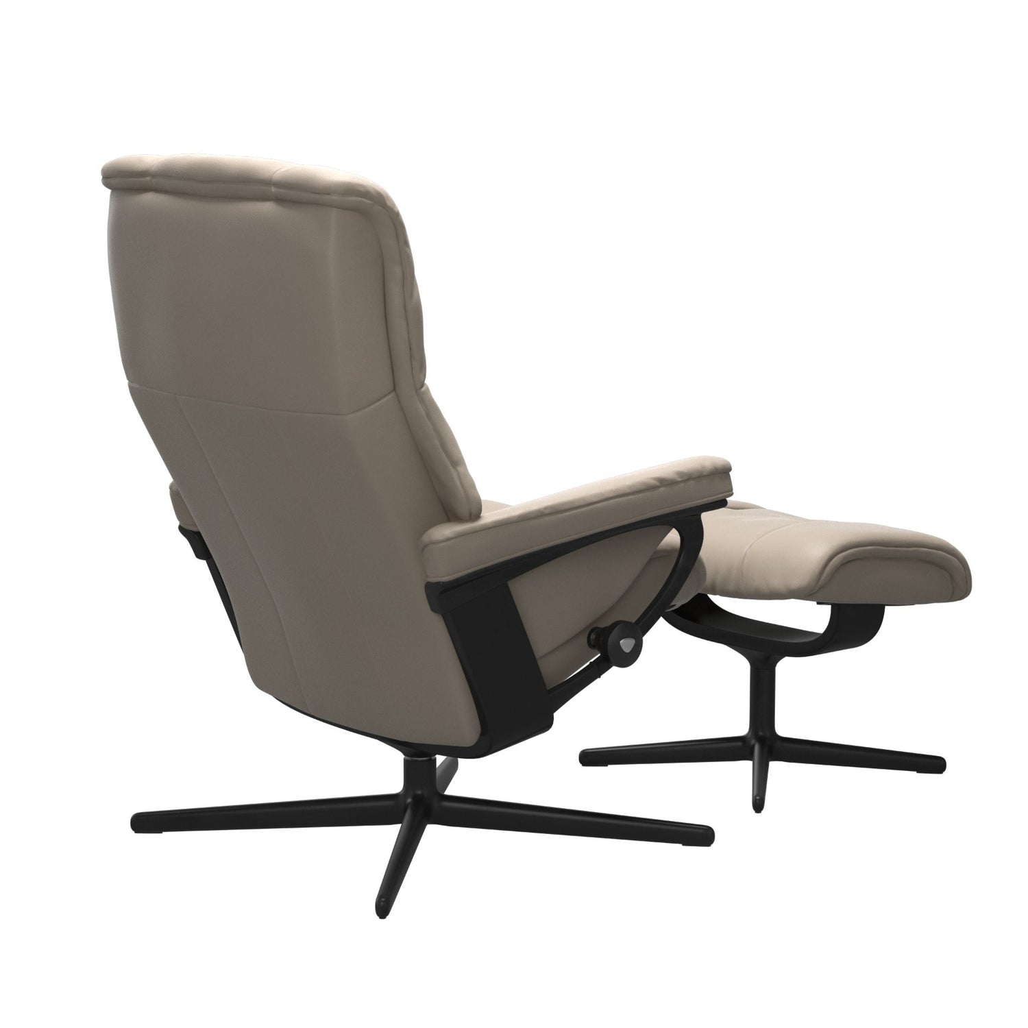 Stressless Mayfair -lepotuoli: Mushroom 45 Paloma -nahkaverhoilulla ja puuosiltaan musta petsattu pyökki mattamustalla Cross-metallijalustalla.