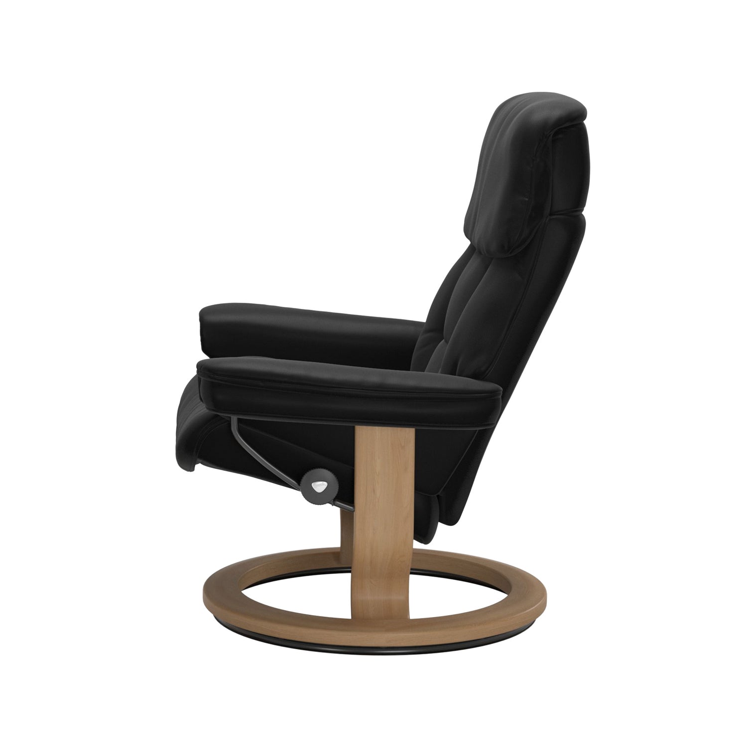 Stressless Ruby M -lepotuoli mustana: Black 19 Batick-nahkaverhoilulla ja tammi petsatulla -Classic-puujalustalla.