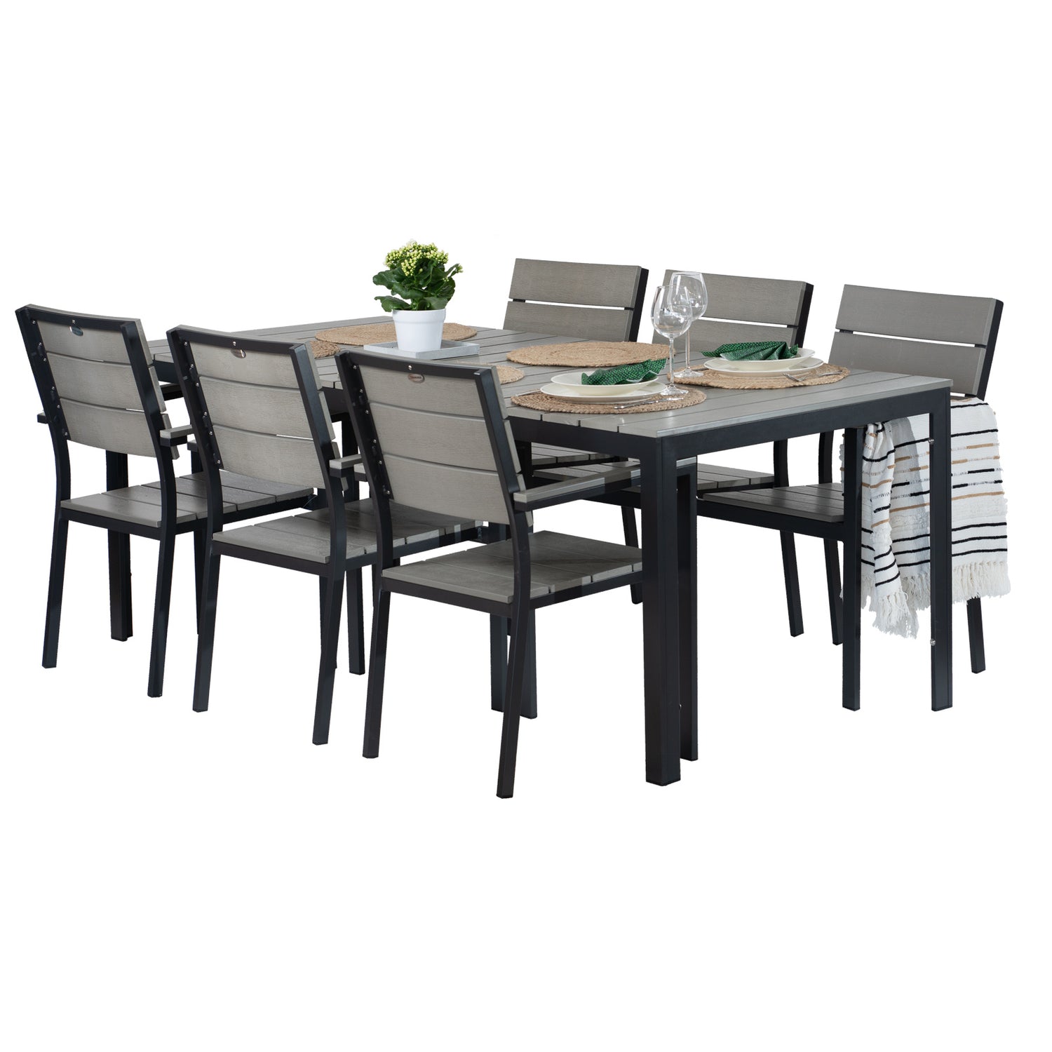 Kuvassa on harmaa Suvi Aintwood-pöytäryhmä kuudelle henkilölle. Kuvan Mattokympin sisustustuotteet myydään erikseen.