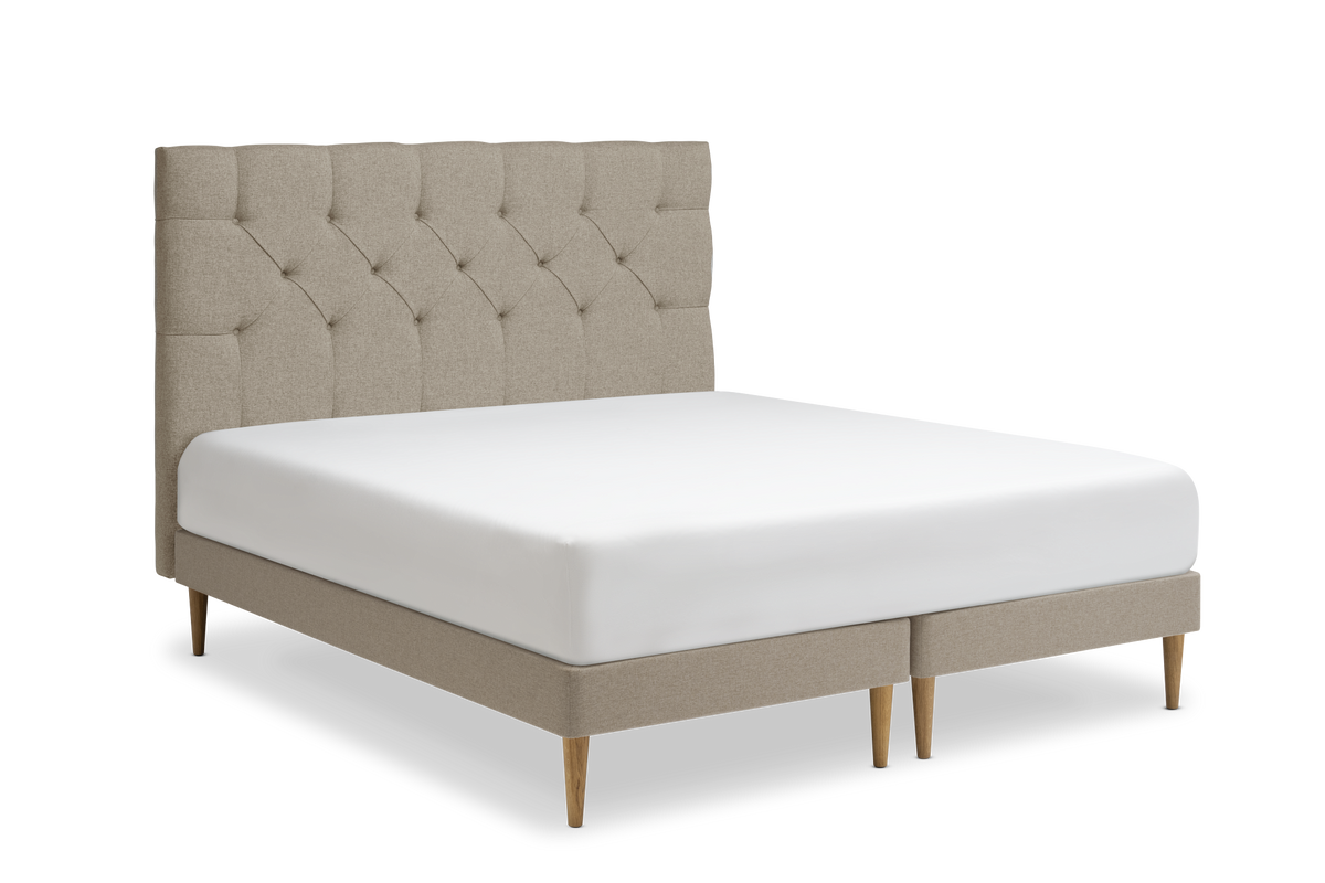 TEMPUR Stay -vuoderunkosänky viistosta, tumma hiekka Warm Stone, koot 140 x 200, 160 x 200 ja 180 x 200 cm.