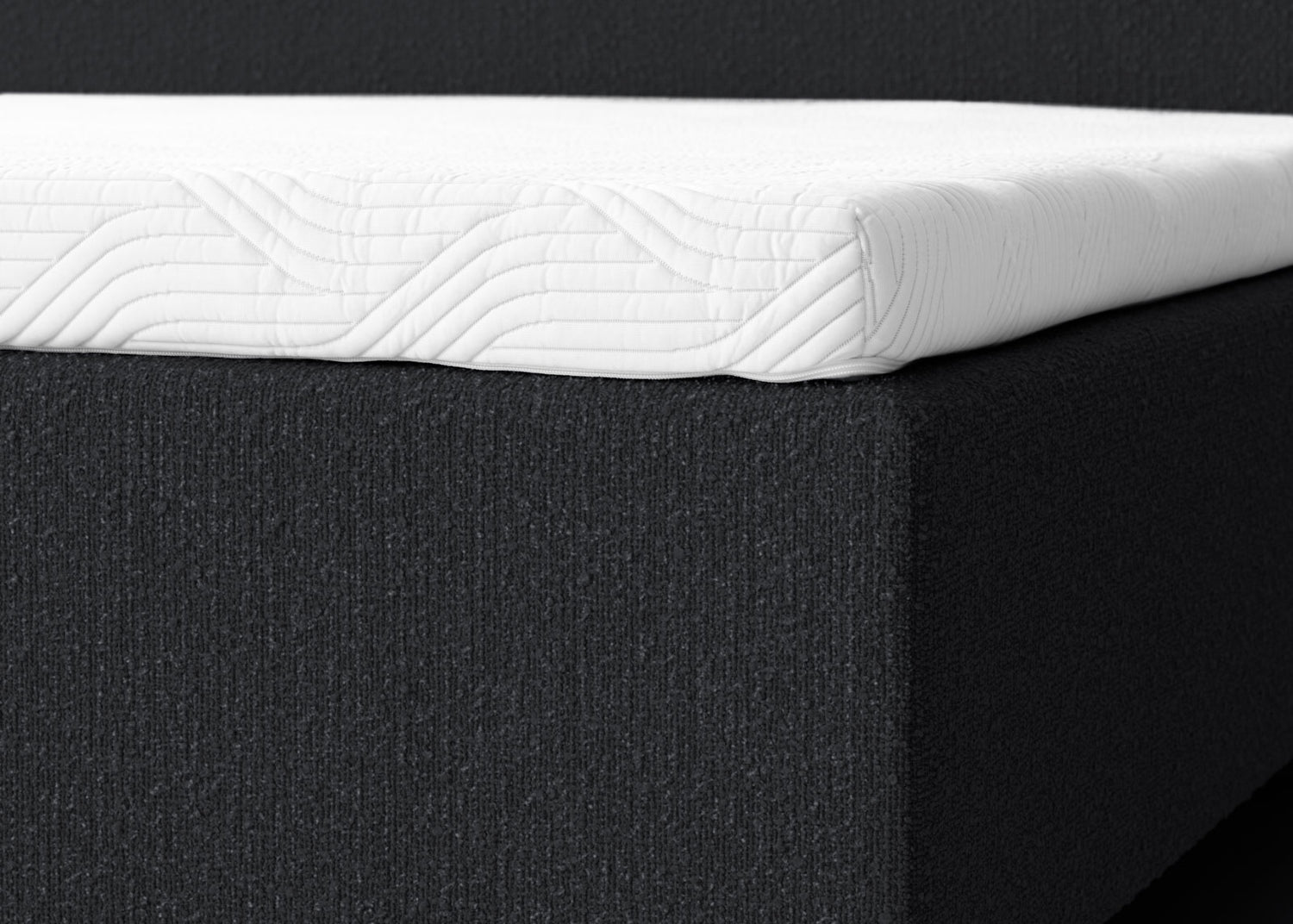 Tempur Break Box -runkopatjapaketti grafiitin värisellä verhoilulla. Kuvan Tempur Break Classic -sängynpääty myydään erikseen.