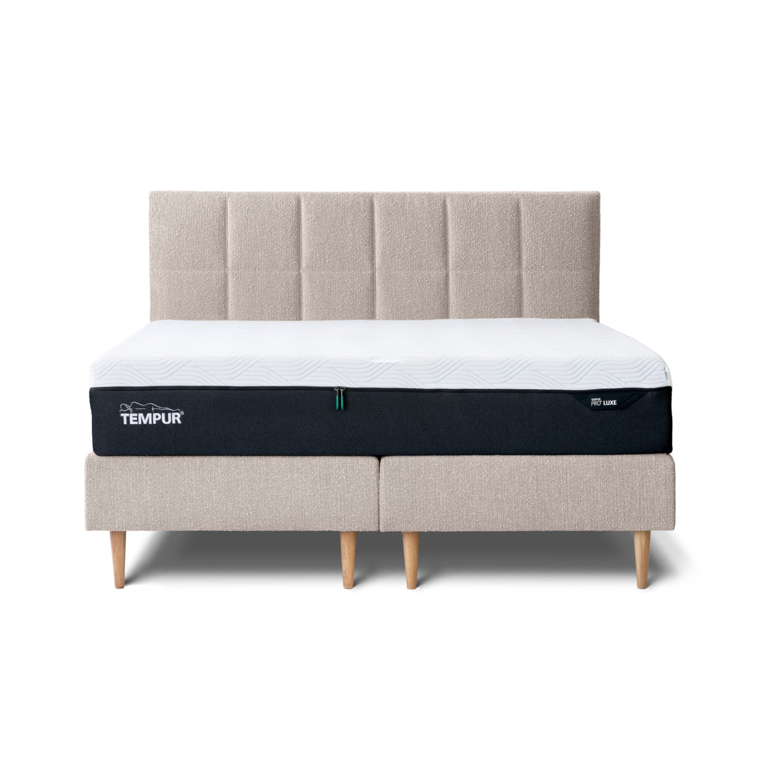Kuvassa on Tempur Break Continental -jenkkisänky beigenvärisellä verhoilulla ja tammijaloilla. Kuvan Tempur Break Square -sängynpääty myydään erikseen.